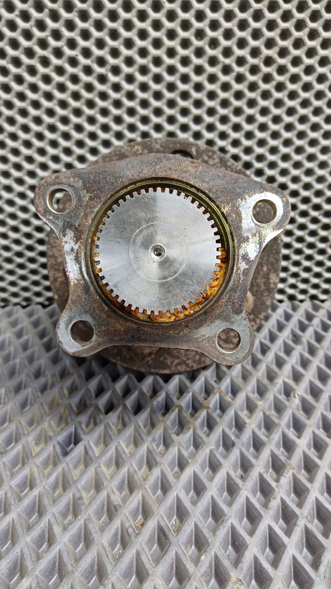 Б/У Ступица задняя правая Toyota CARINA E 6 дорест. 1992—1996 1994 Зеленый, 990 рублей, Краснодар