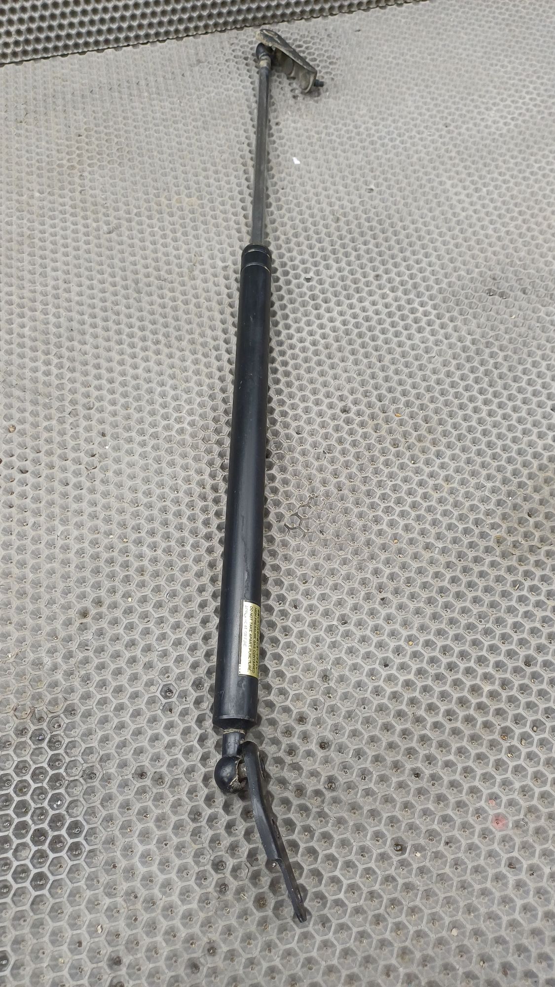 Б/У Амортизатор крышки багажника правый Toyota CARINA E 6 дорест. 1992—1996 1994 Зеленый, 990 рублей, Краснодар