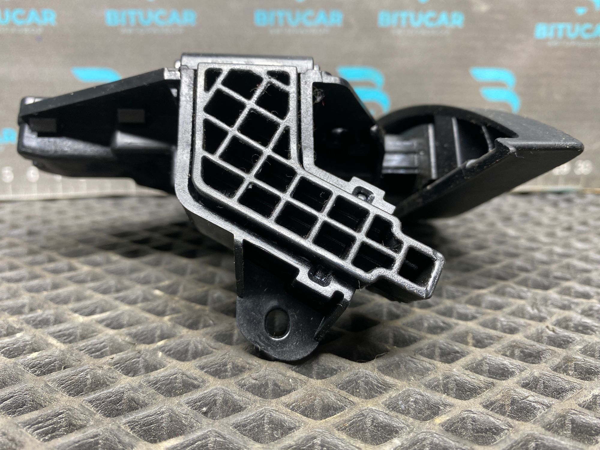 https://ycs.partsauto.market/partsauto-images/thmbs/userImages/c8f07ba63eb5b2f0f6006ea854bf8f7d/part/65de8349-e47f-43d6-a96a-d9062dedc960_1777459475870.jpg