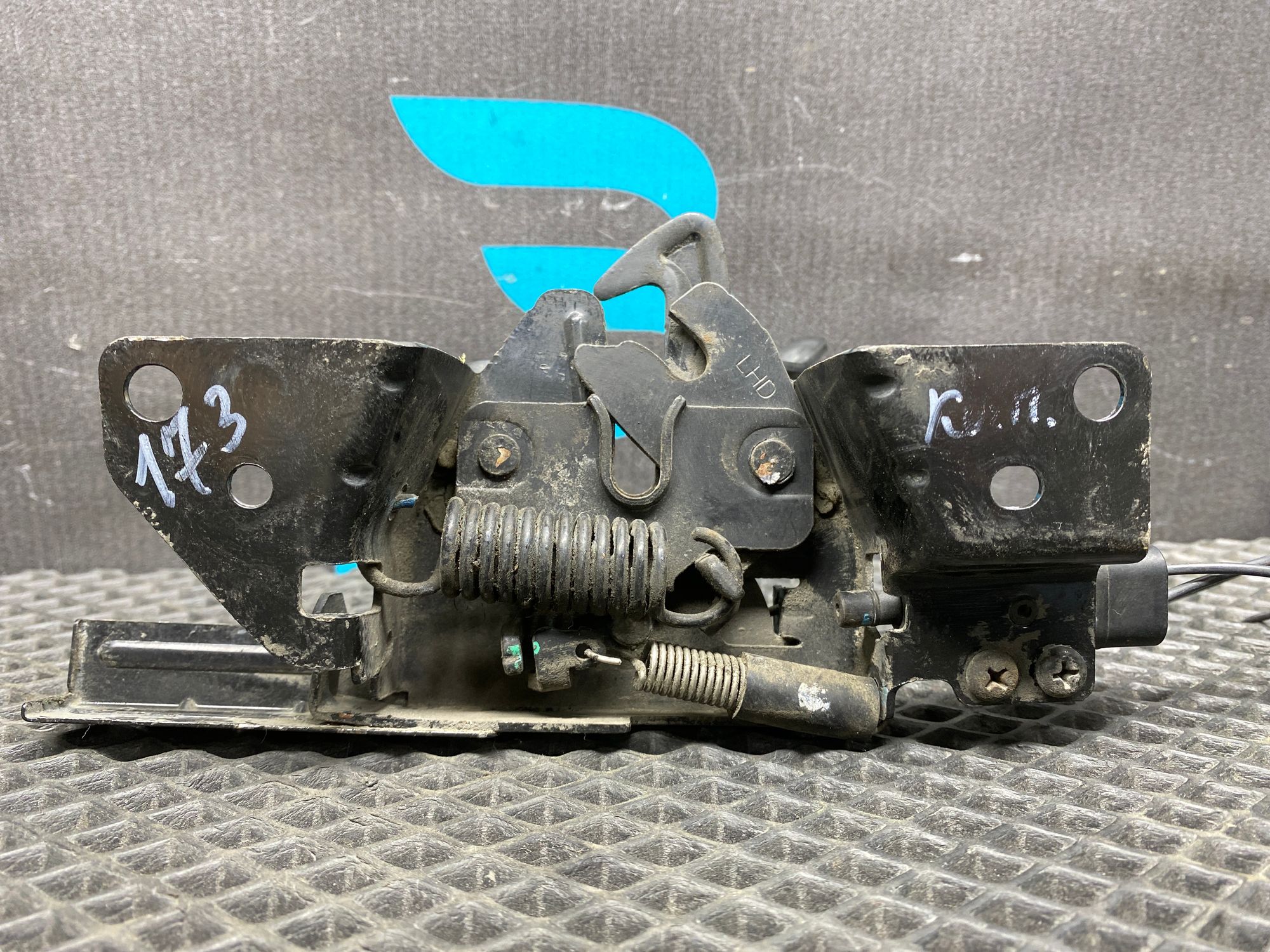 https://ycs.partsauto.market/partsauto-images/thmbs/userImages/c8f07ba63eb5b2f0f6006ea854bf8f7d/part/65e8b9a4-835f-4ed2-baf2-8ced68ea6440_1776933181915.jpg