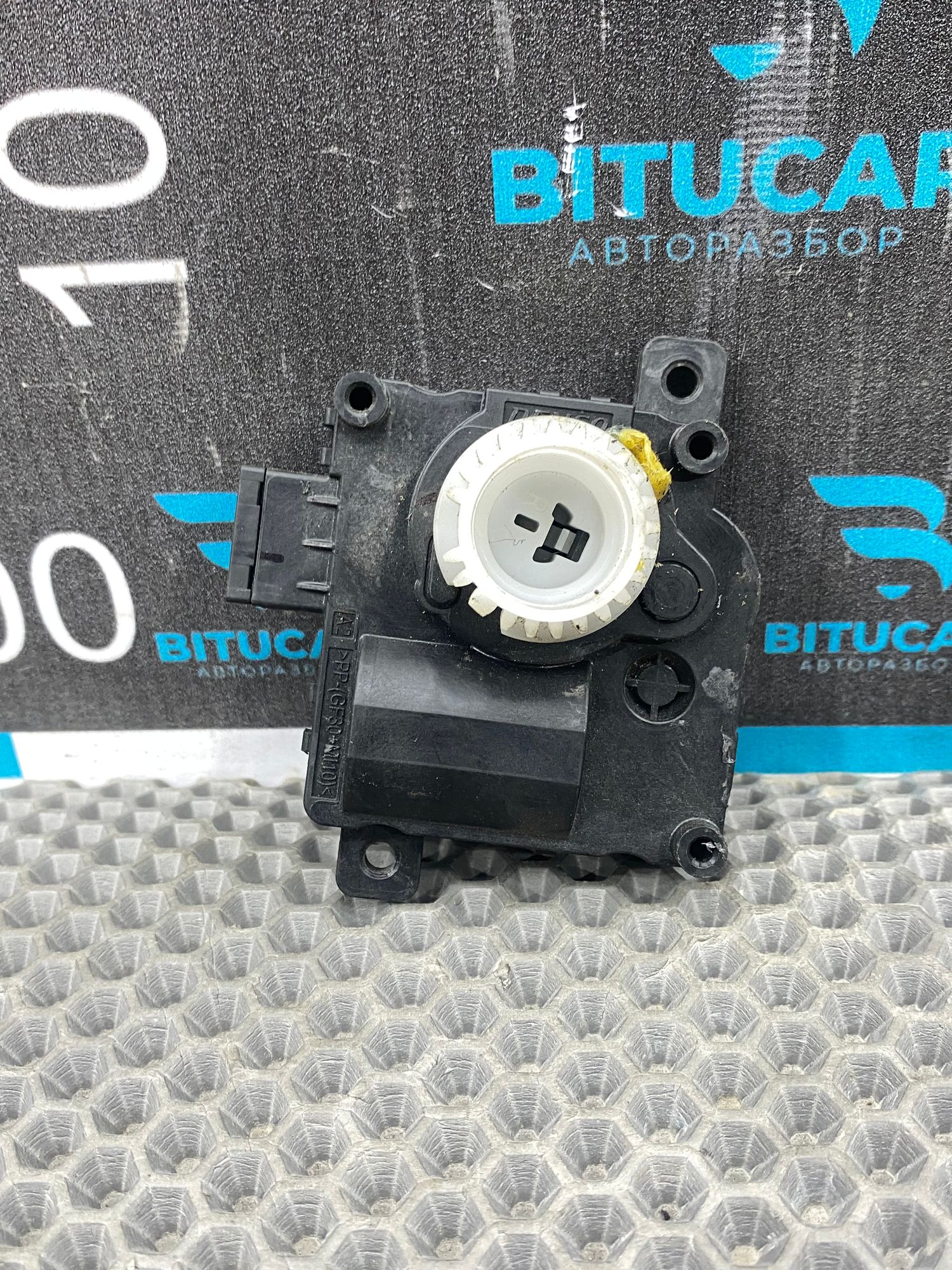 https://ycs.partsauto.market/partsauto-images/thmbs/userImages/c8f07ba63eb5b2f0f6006ea854bf8f7d/part/65eac101-ba69-45b5-83aa-c13e2cadc23a_1769261592706.jpg
