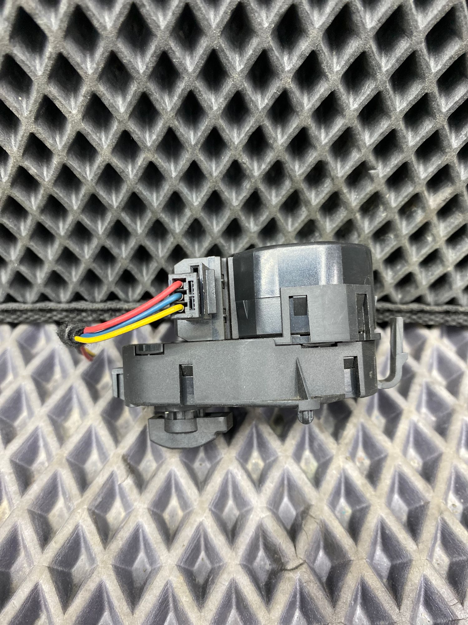 Б/У Сервопривод заслонок отопителя BMW 7-Series 4 дорест. 2001—2005 2003 Черный, 890 рублей, Краснодар