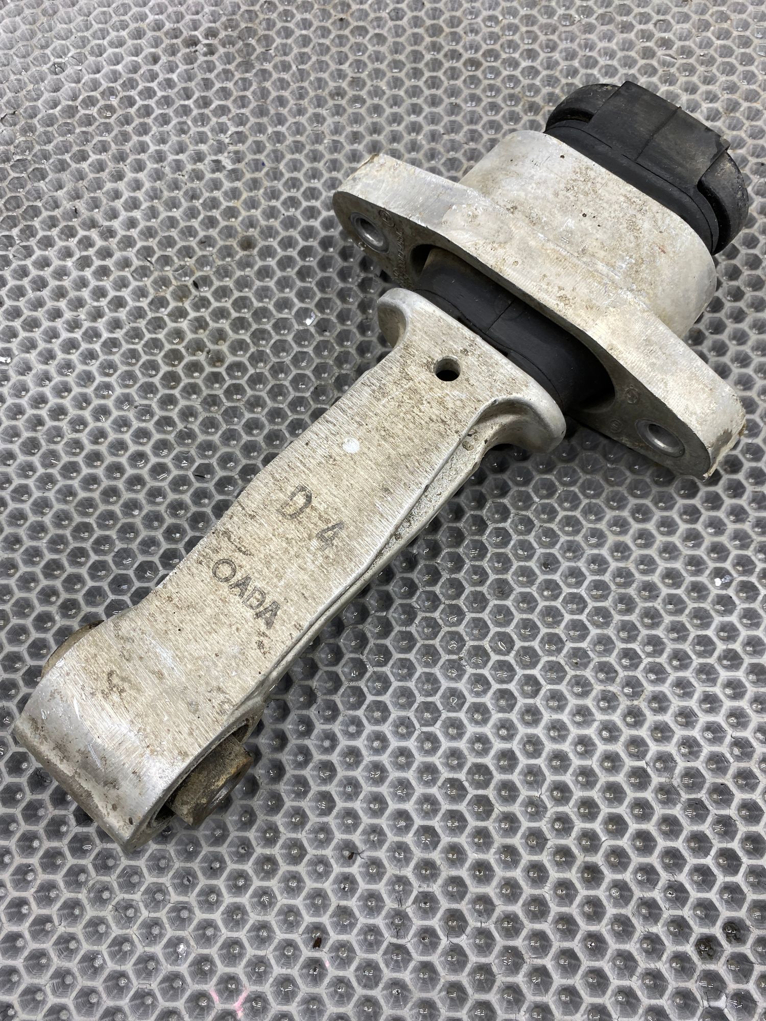 https://ycs.partsauto.market/partsauto-images/thmbs/userImages/c8f07ba63eb5b2f0f6006ea854bf8f7d/part/668b2f9f-7581-4270-a0aa-e5c33b93a3d2_1775200641366.jpg