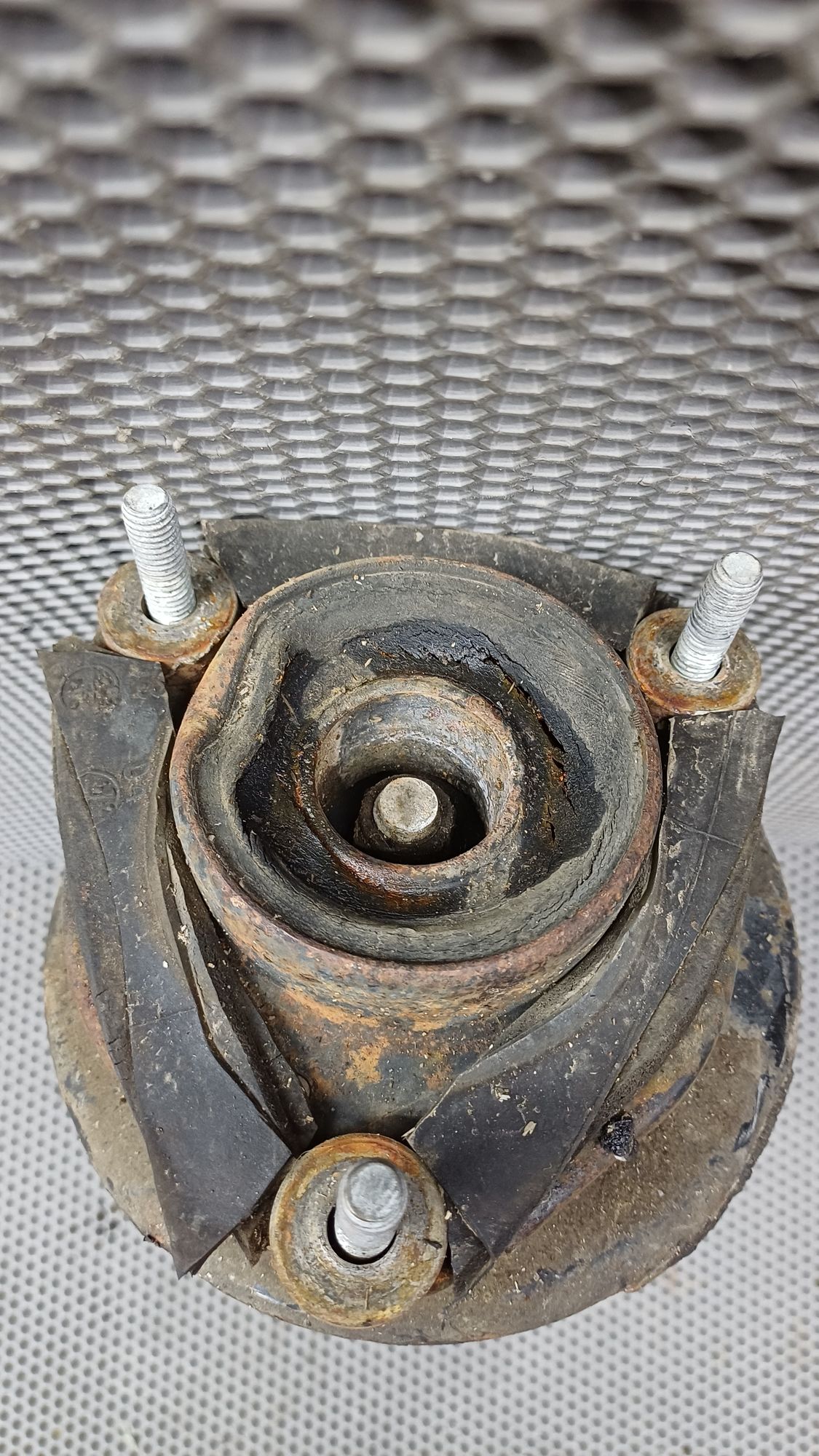 Б/У Стойка амортизатора передняя левая Toyota CARINA E 6 дорест. 1992—1996 1994 Зеленый, 2990 рублей, Краснодар