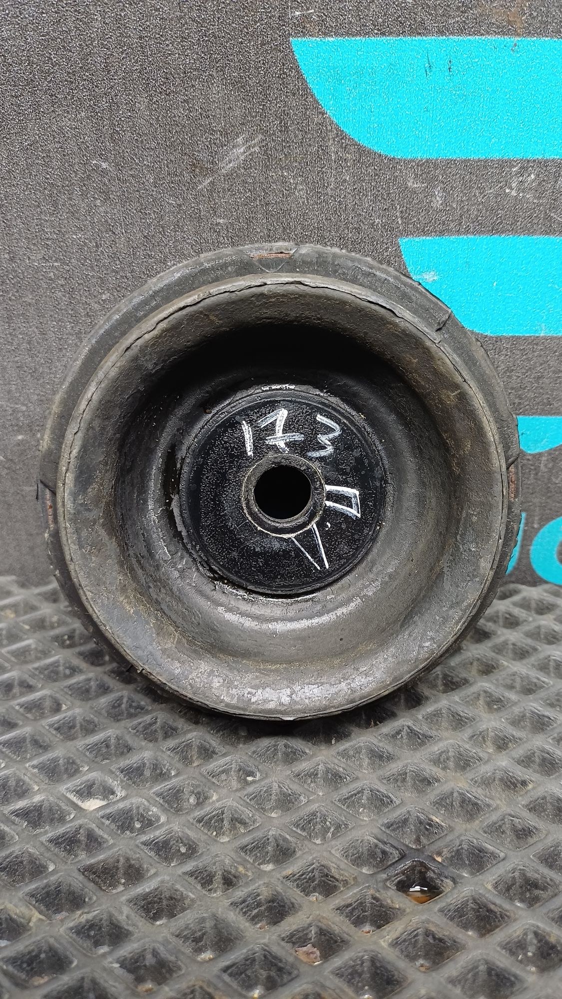 https://ycs.partsauto.market/partsauto-images/thmbs/userImages/c8f07ba63eb5b2f0f6006ea854bf8f7d/part/68f0758a-5d71-4b15-9493-e0552b5f048c_1777119605712.jpg