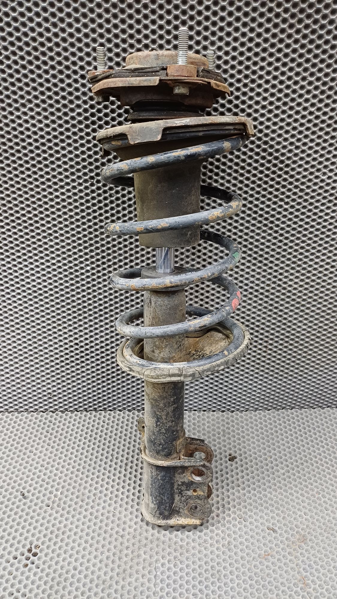 Б/У Стойка амортизатора передняя правая Toyota CARINA E 6 дорест. 1992—1996 1994 Зеленый, 2990 рублей, Краснодар