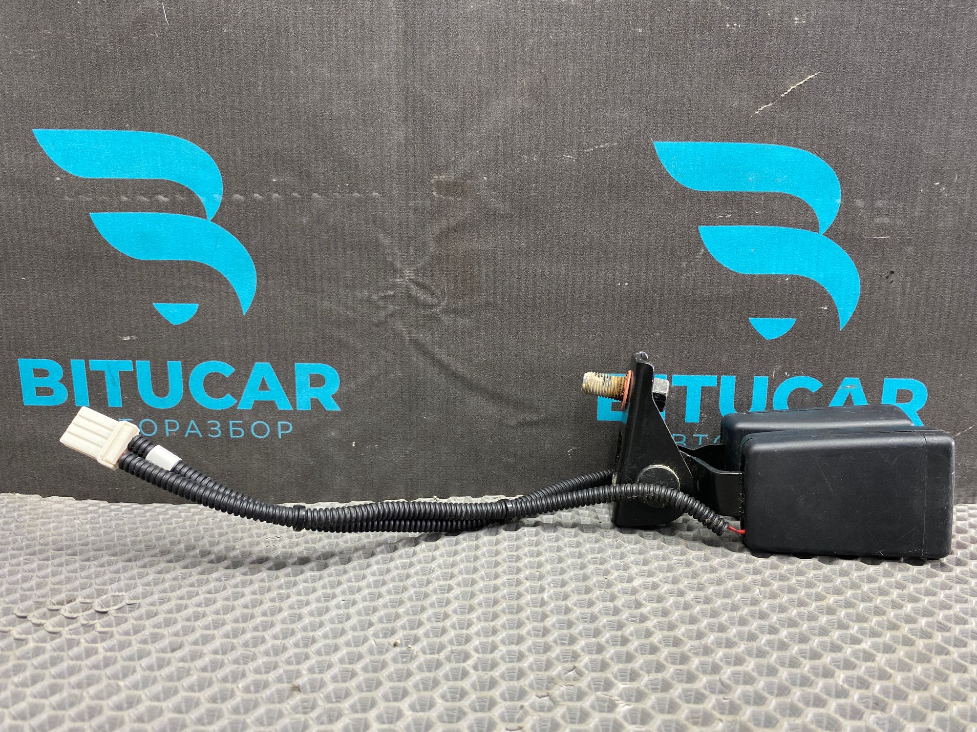 https://ycs.partsauto.market/partsauto-images/thmbs/userImages/c8f07ba63eb5b2f0f6006ea854bf8f7d/part/698db04c-6b63-49dc-be7a-a52f2cd3a95e_1777534932909.jpg