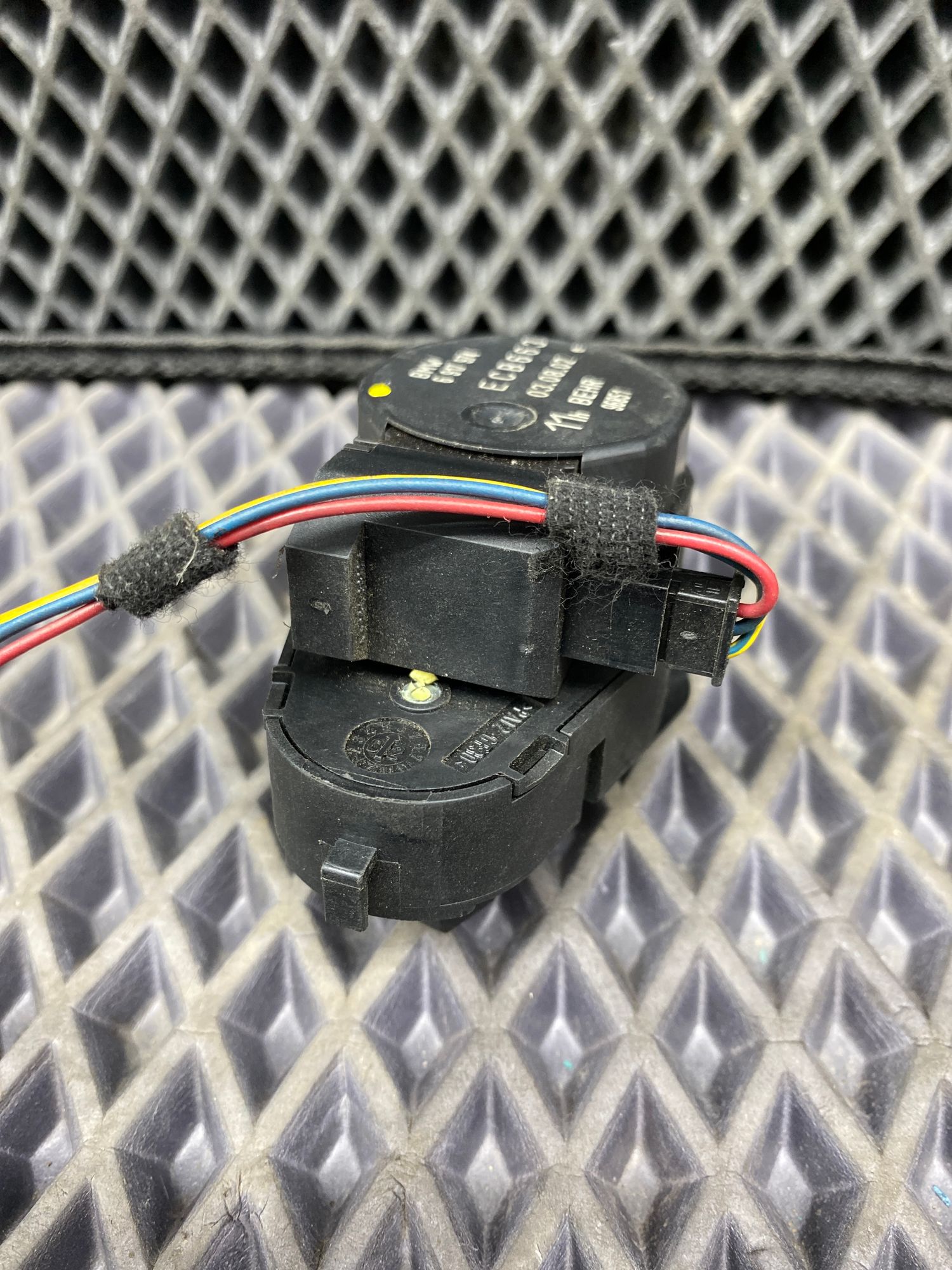 Б/У Сервопривод заслонок отопителя BMW 7-Series 4 дорест. 2001—2005 2003 Черный, 890 рублей, Краснодар