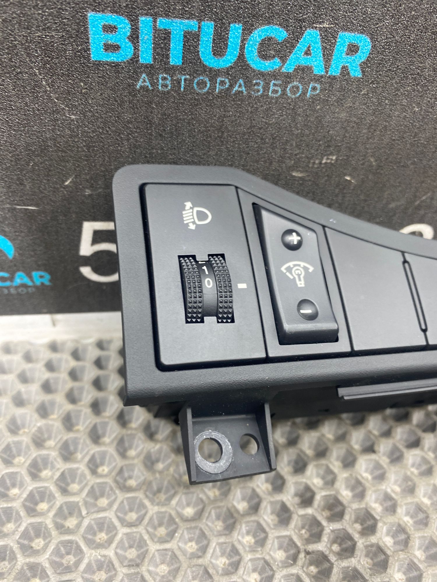 https://ycs.partsauto.market/partsauto-images/thmbs/userImages/c8f07ba63eb5b2f0f6006ea854bf8f7d/part/6b5af317-c08a-4f67-9413-1de6581e1d1b_1767076982785.jpg