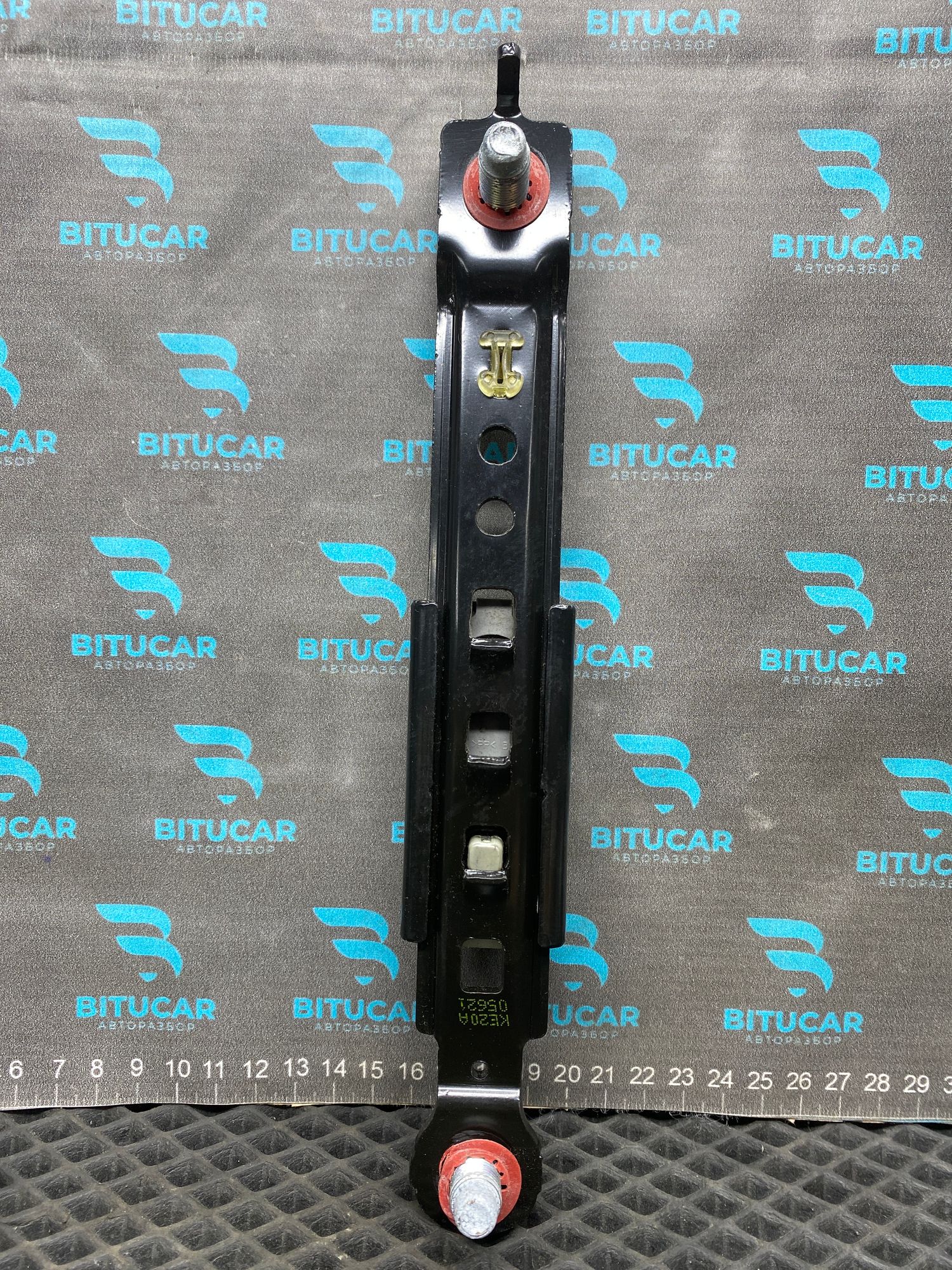 https://ycs.partsauto.market/partsauto-images/thmbs/userImages/c8f07ba63eb5b2f0f6006ea854bf8f7d/part/6b5c084f-fd21-4b50-9b66-93da48183849_1777465318443.jpg