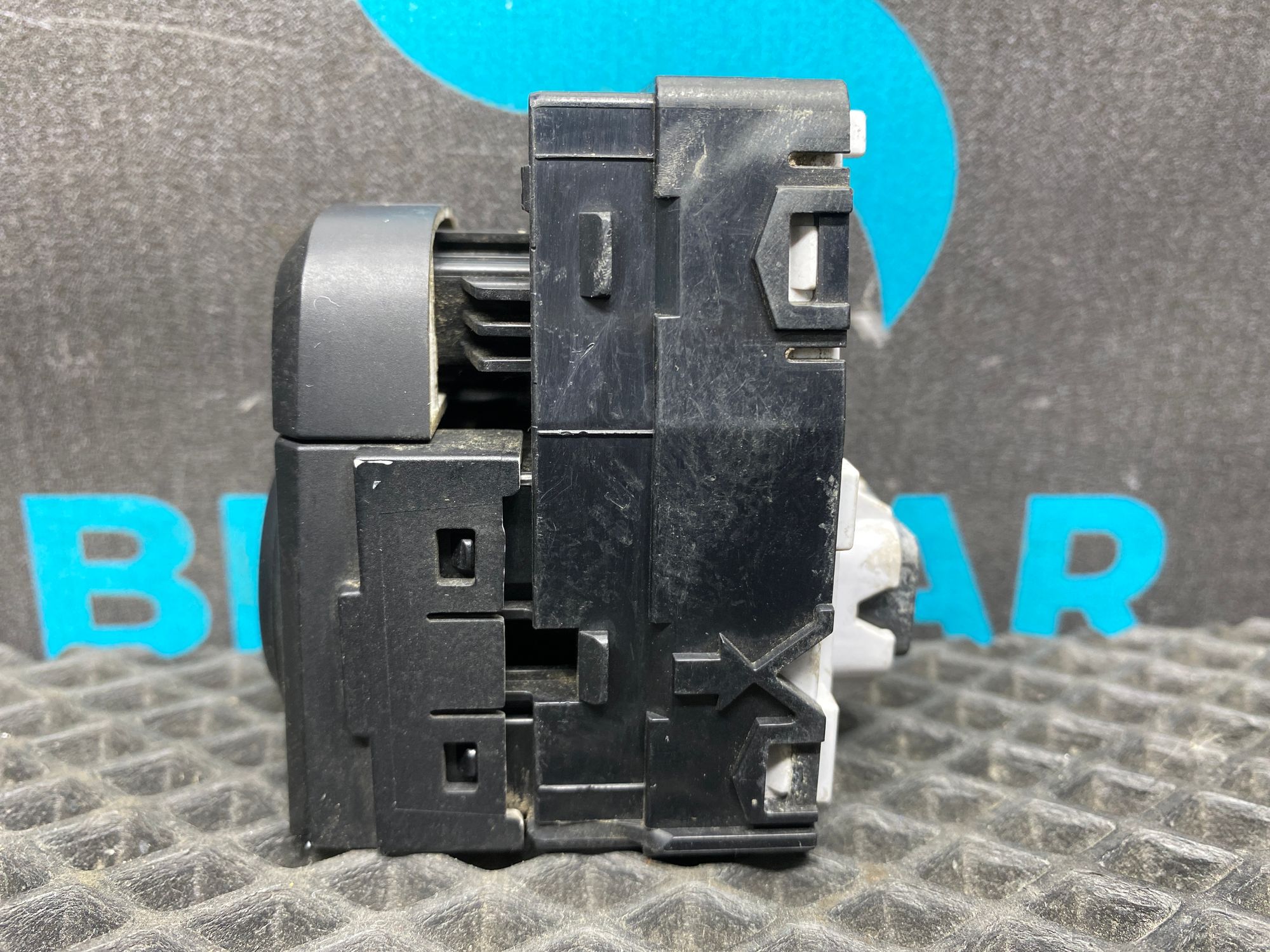https://ycs.partsauto.market/partsauto-images/thmbs/userImages/c8f07ba63eb5b2f0f6006ea854bf8f7d/part/6b85dd0f-c639-43c7-91c4-dba0141edc9f_1776928444084.jpg