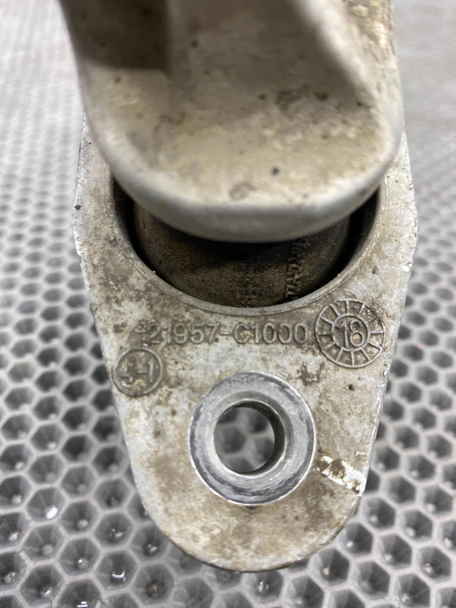 https://ycs.partsauto.market/partsauto-images/thmbs/userImages/c8f07ba63eb5b2f0f6006ea854bf8f7d/part/6c55042d-a2f5-4cb7-baae-b8792c168e59_1775200643462.jpg