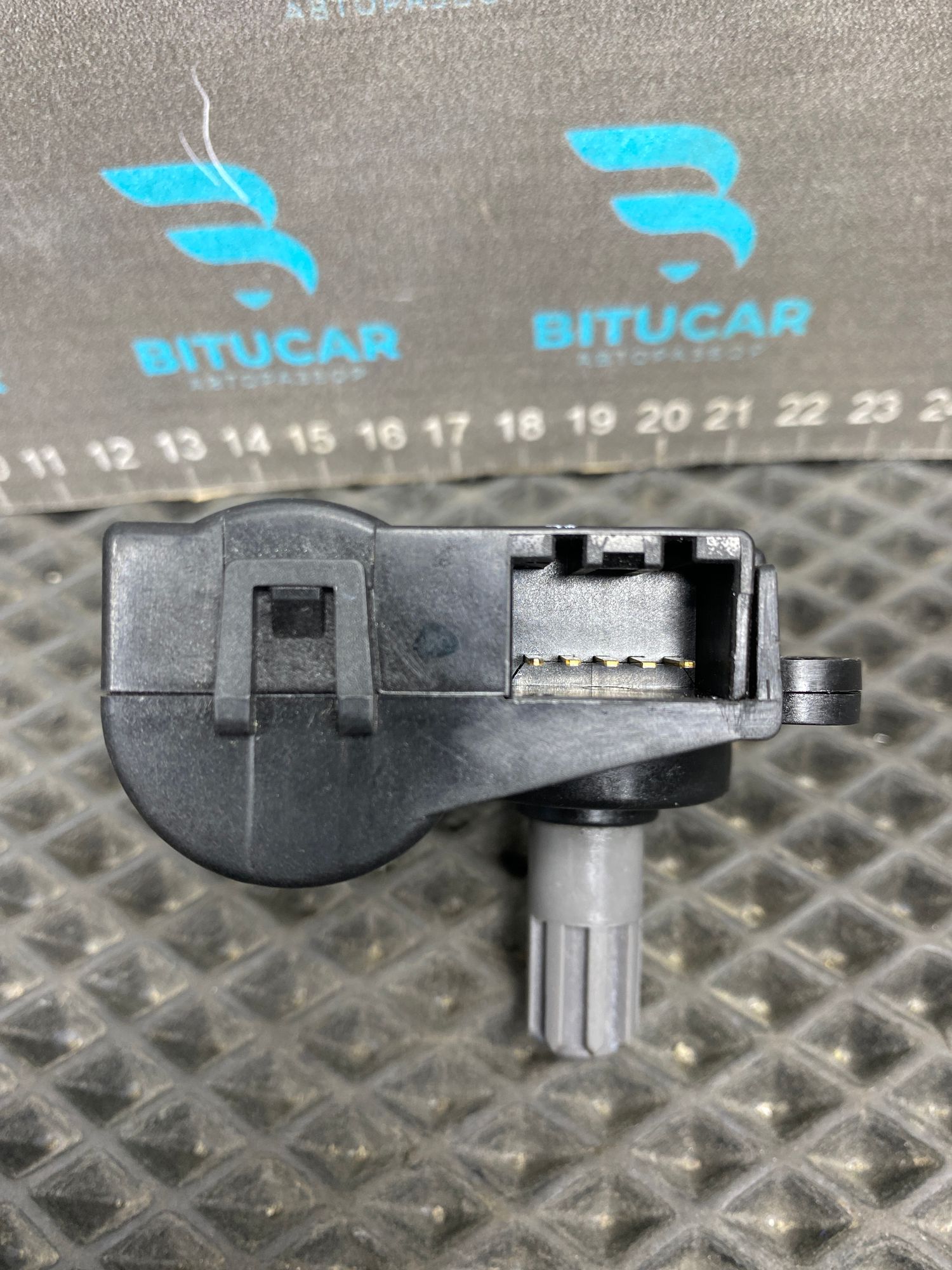 https://ycs.partsauto.market/partsauto-images/thmbs/userImages/c8f07ba63eb5b2f0f6006ea854bf8f7d/part/6d3e762e-bc5b-446e-8f2f-2d294944042b_1777550324342.jpg
