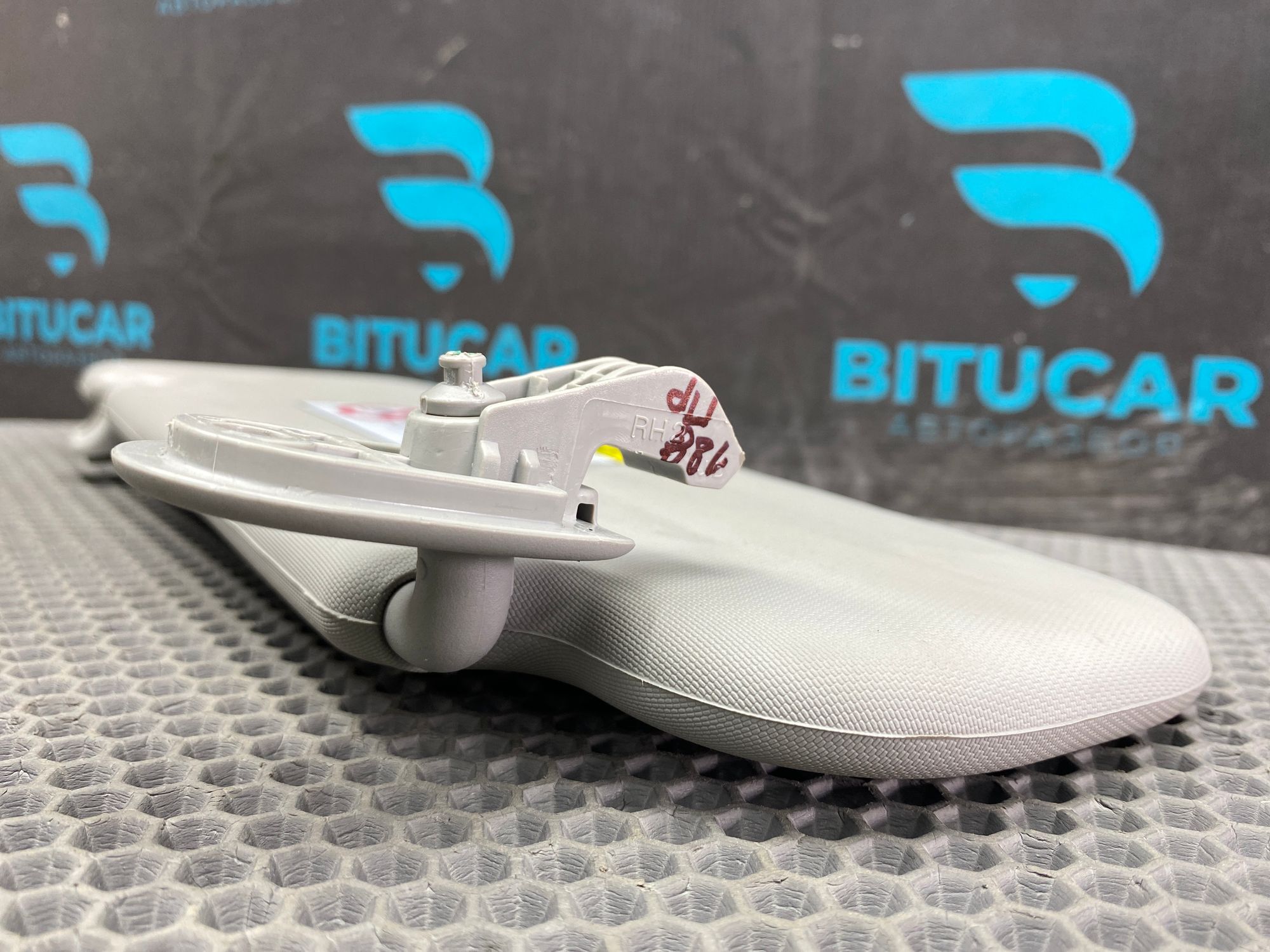 https://ycs.partsauto.market/partsauto-images/thmbs/userImages/c8f07ba63eb5b2f0f6006ea854bf8f7d/part/6d6e87fe-1870-4538-8ecc-825a53524881_1777531146773.jpg