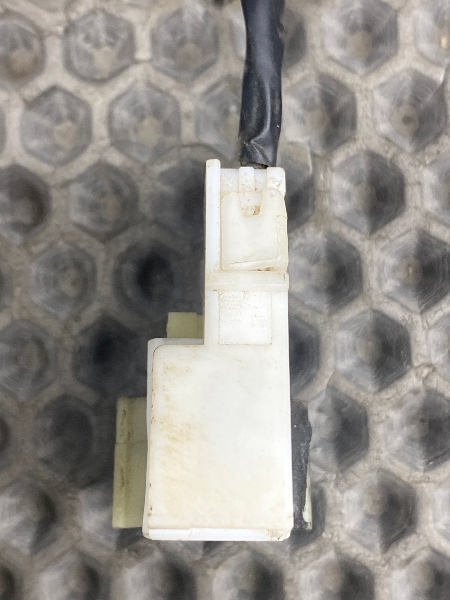 Б/У Фишка замка ремня безопасности  Kia Ceed 2 JD (G4FG) 1.6L AT 2013 Хэтчбек, 499 рублей, Краснодар