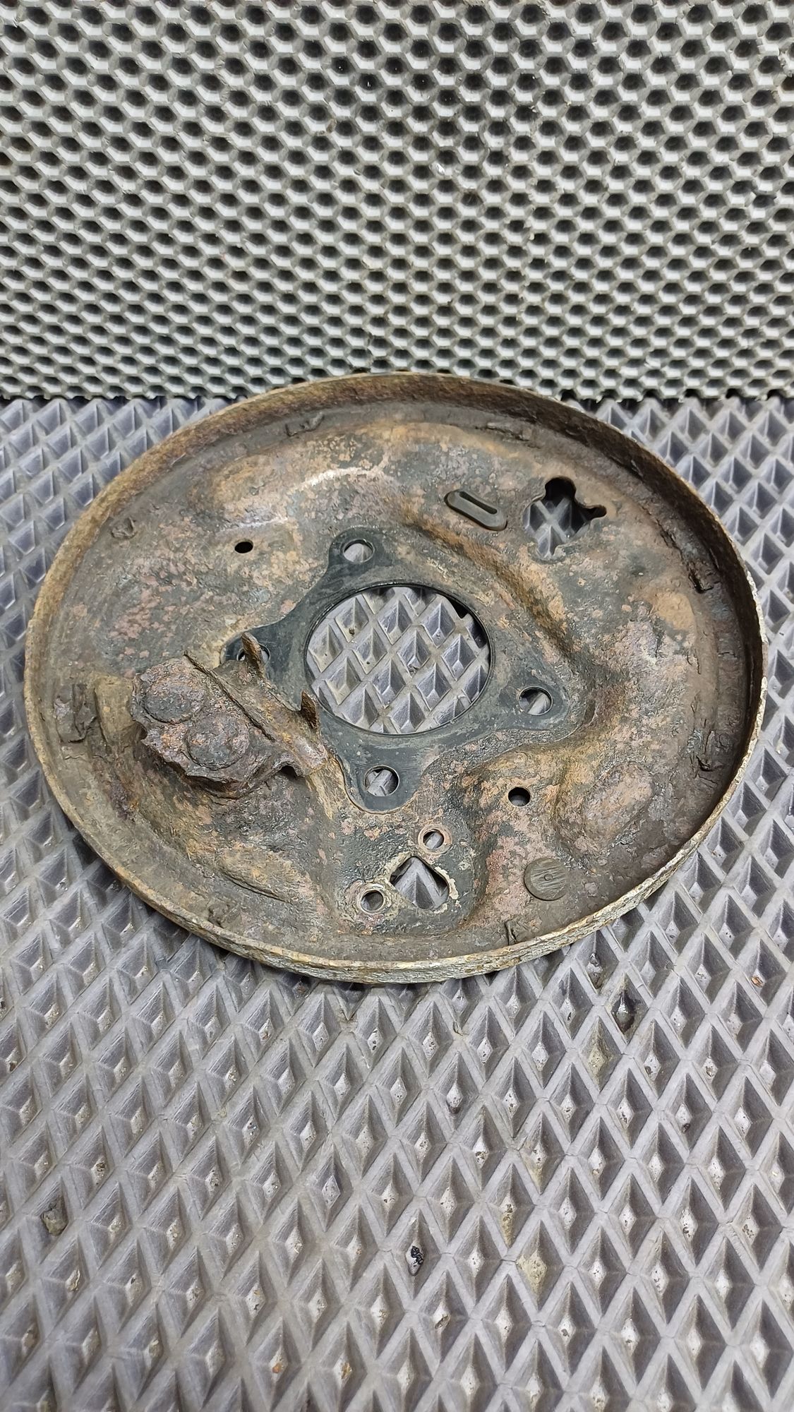 Б/У Кожух тормозного диска задний правый Toyota CARINA E 6 дорест. 1992—1996 1994 Зеленый, 690 рублей, Краснодар