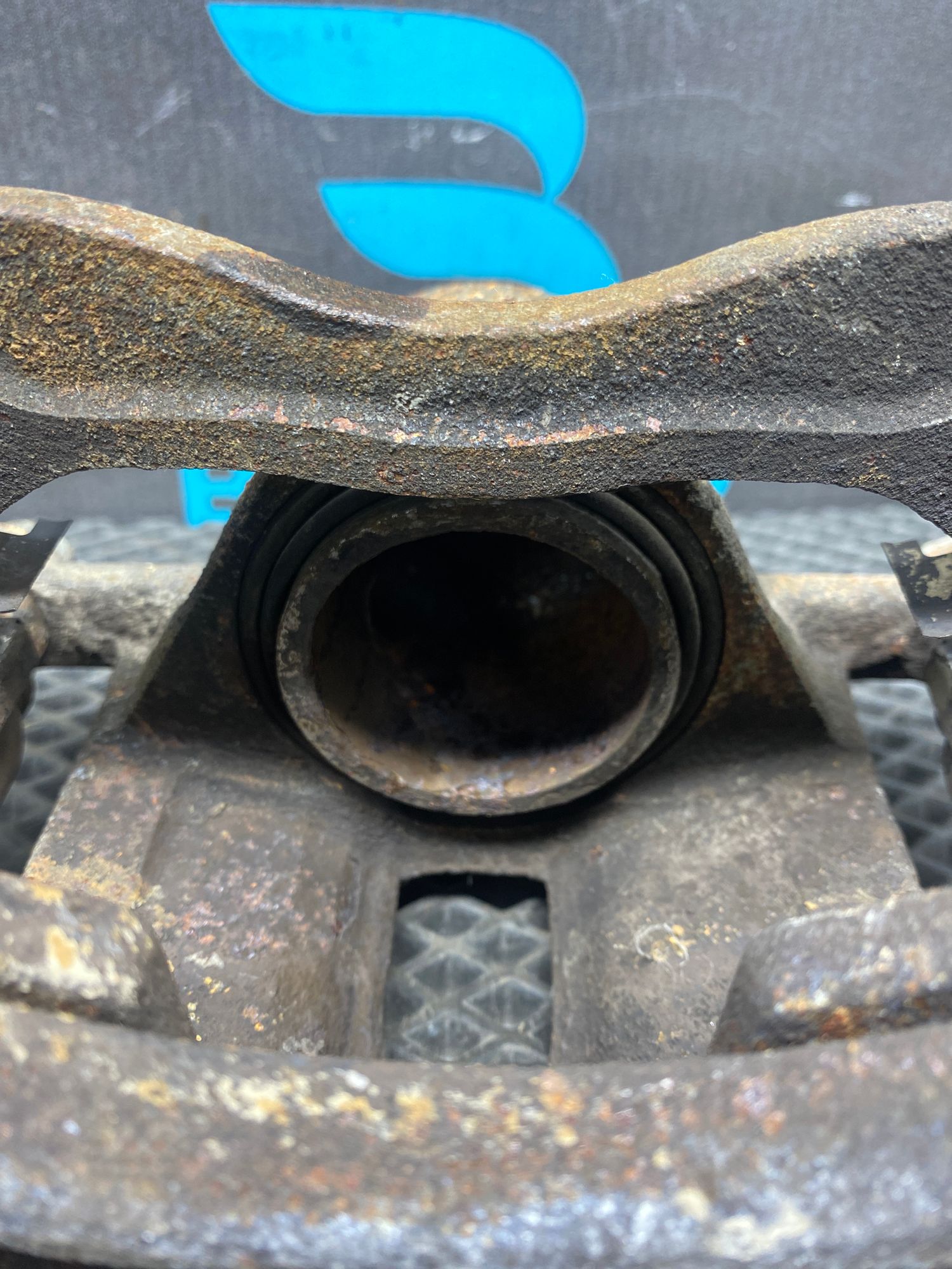 https://ycs.partsauto.market/partsauto-images/thmbs/userImages/c8f07ba63eb5b2f0f6006ea854bf8f7d/part/6e9e90a0-679d-4fa8-8772-24301bc16ab6_1777113759206.jpg
