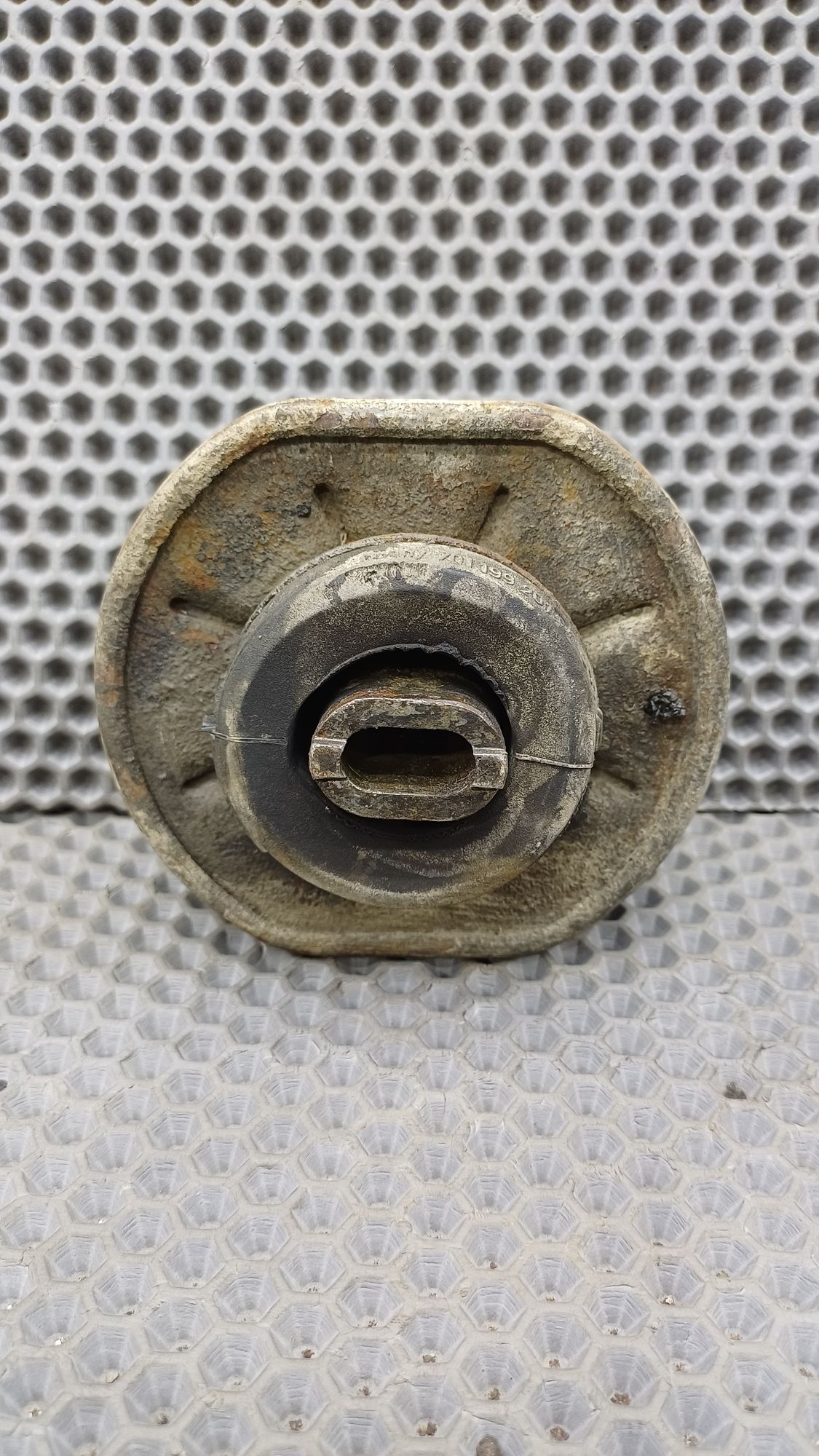 Б/У Подушка двигателя левая Volkswagen Transporter T4 4 дорест. 1990—2003 1993 синий, 1490 рублей, Краснодар