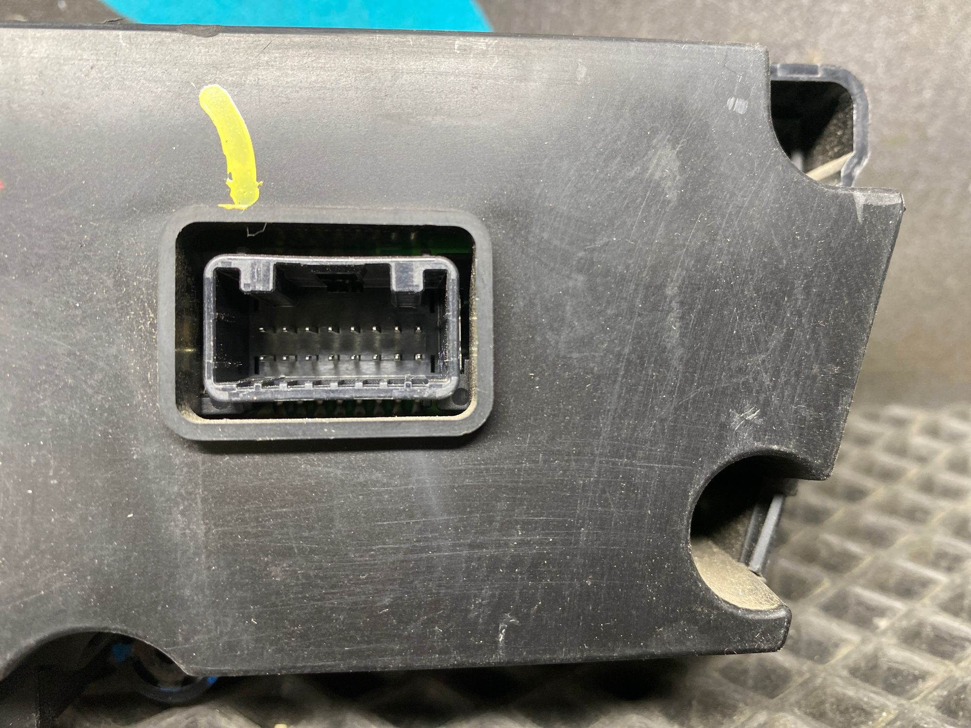 https://ycs.partsauto.market/partsauto-images/thmbs/userImages/c8f07ba63eb5b2f0f6006ea854bf8f7d/part/6f709708-1381-409c-b4c0-07a74e2d9981_1777703936939.jpg