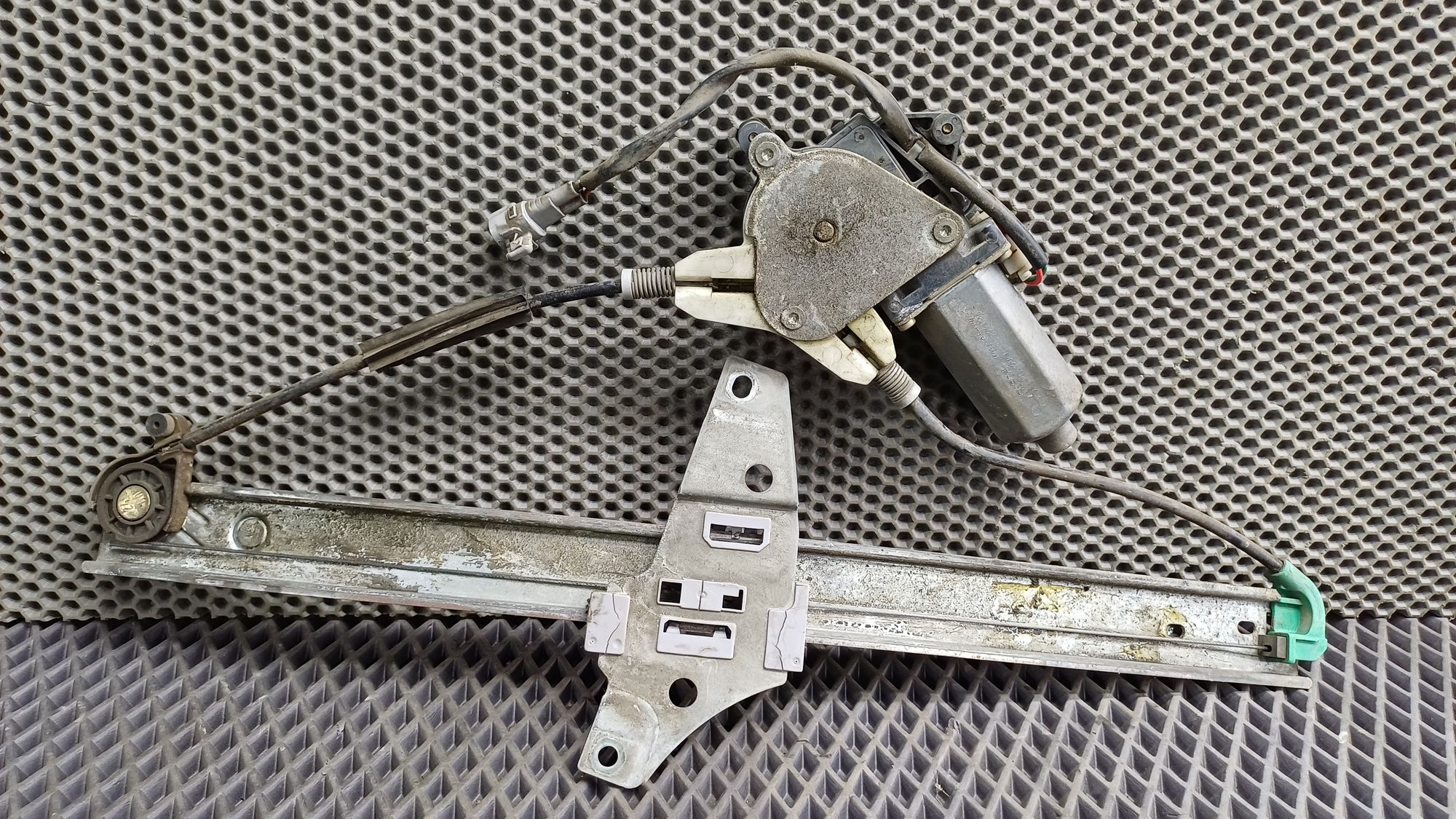 Б/У Стеклоподъемник передней левой двери Toyota CARINA E 6 дорест. 1992—1996 1994 Зеленый, 2990 рублей, Краснодар