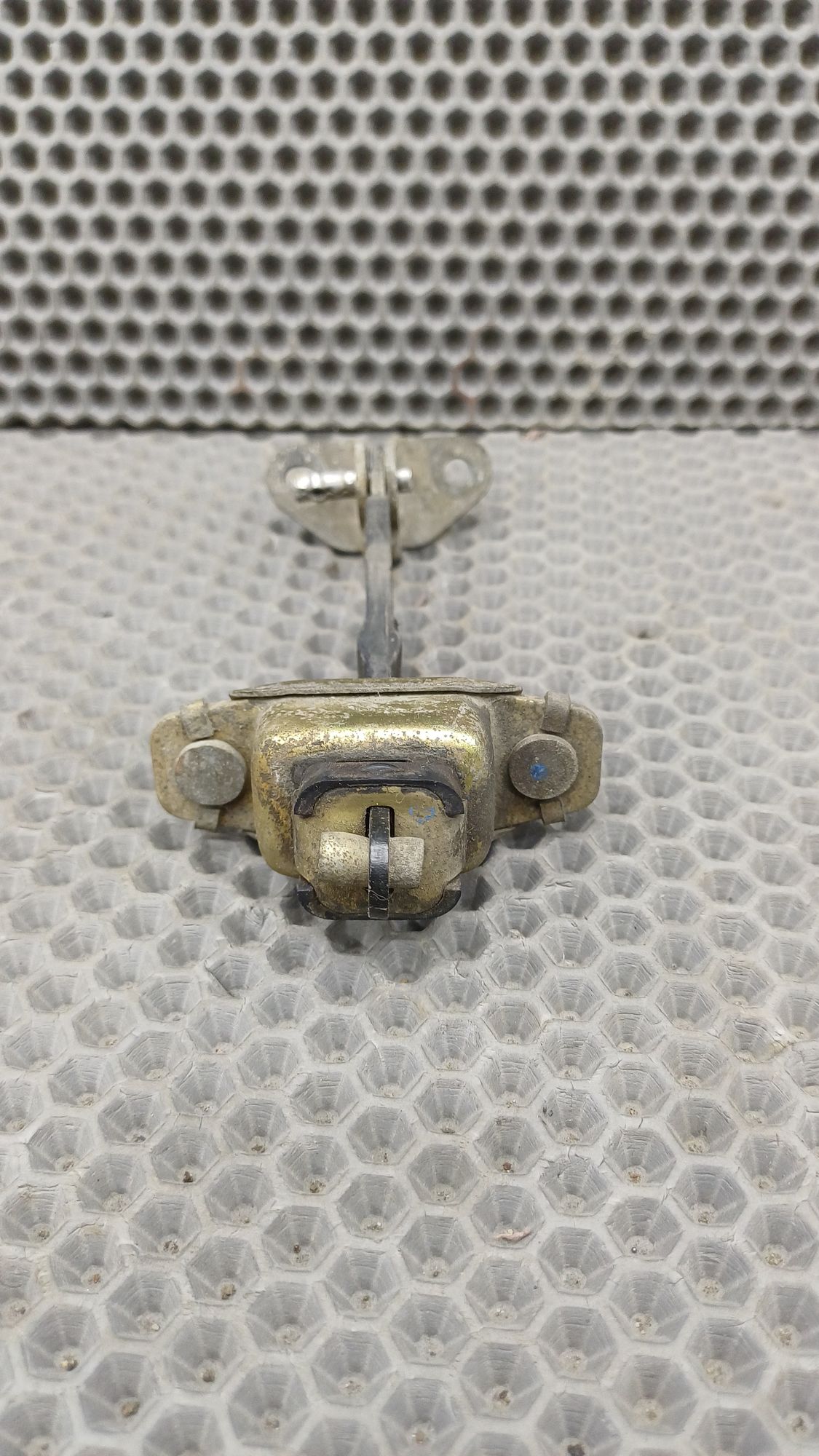 Б/У Ограничитель двери задней левой Toyota CARINA E 6 дорест. 1992—1996 1994 Зеленый, 590 рублей, Краснодар