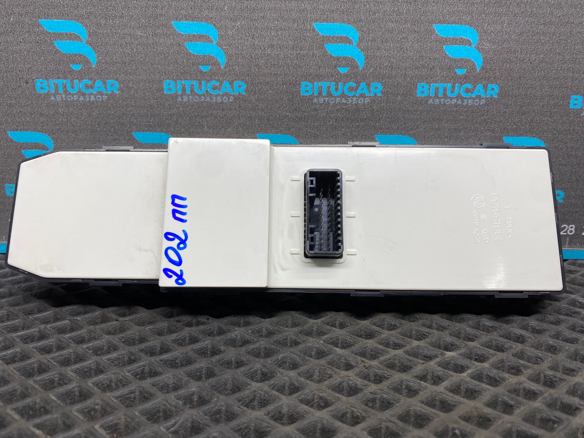 https://ycs.partsauto.market/partsauto-images/thmbs/userImages/c8f07ba63eb5b2f0f6006ea854bf8f7d/part/70db4a79-82e2-4f29-b2cb-89ee6ac23690_1777621820942.jpg