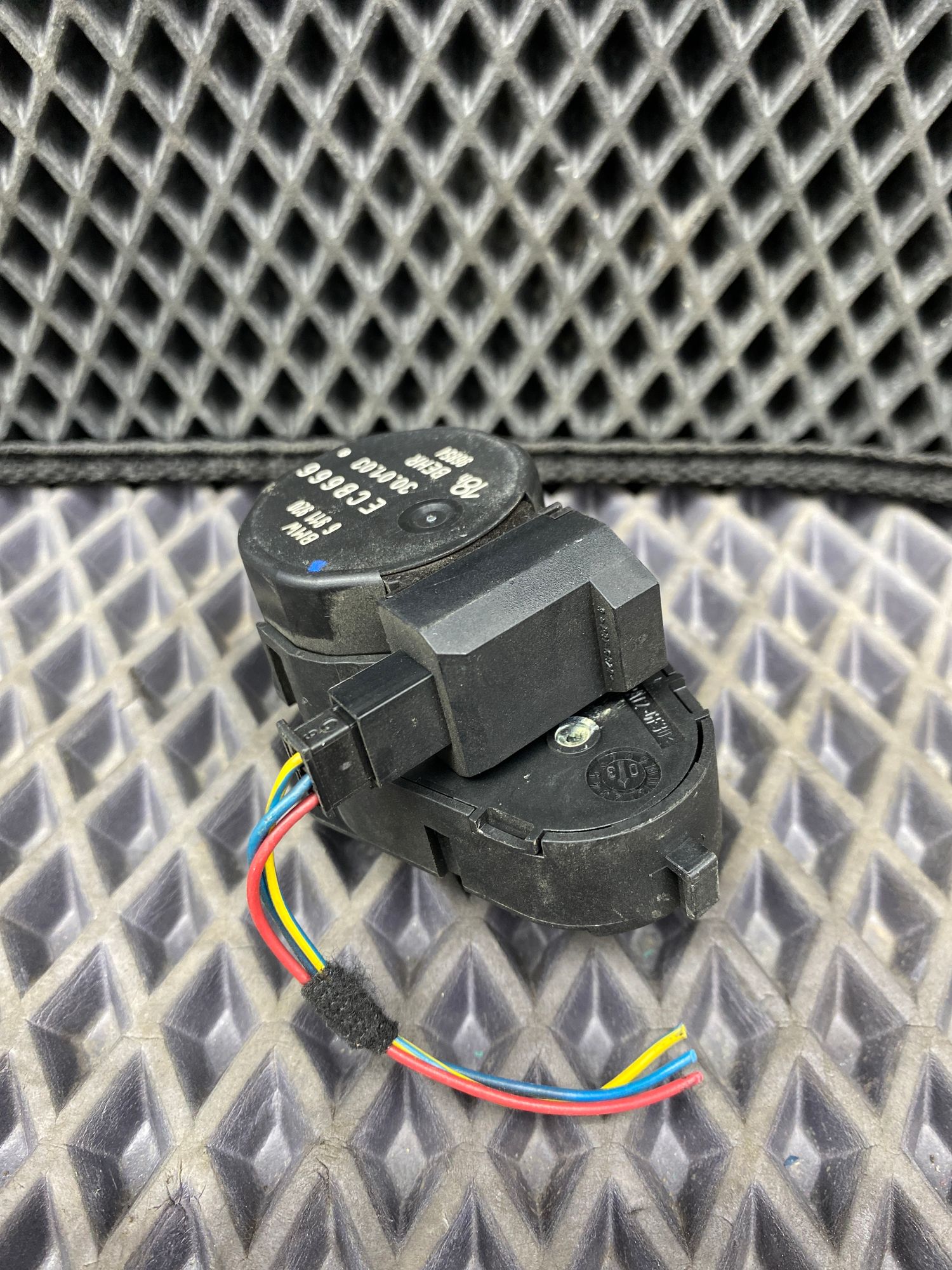 Б/У Сервопривод заслонки отопителя BMW 7-Series 4 дорест. 2001—2005 2003 Черный, 890 рублей, Краснодар