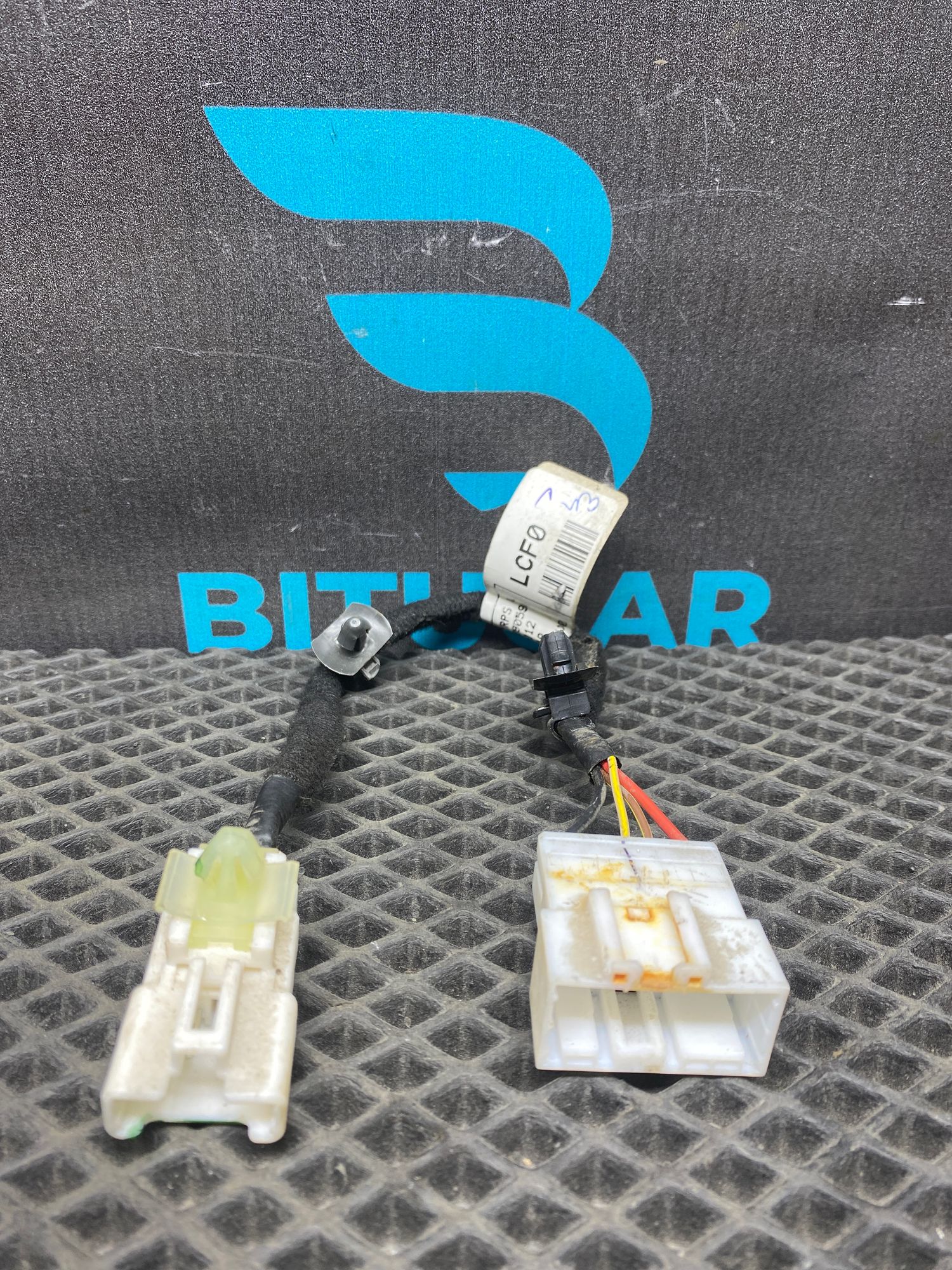 https://ycs.partsauto.market/partsauto-images/thmbs/userImages/c8f07ba63eb5b2f0f6006ea854bf8f7d/part/7254ca61-0761-4ec0-a448-e0012e2f9650_1777037980088.jpg