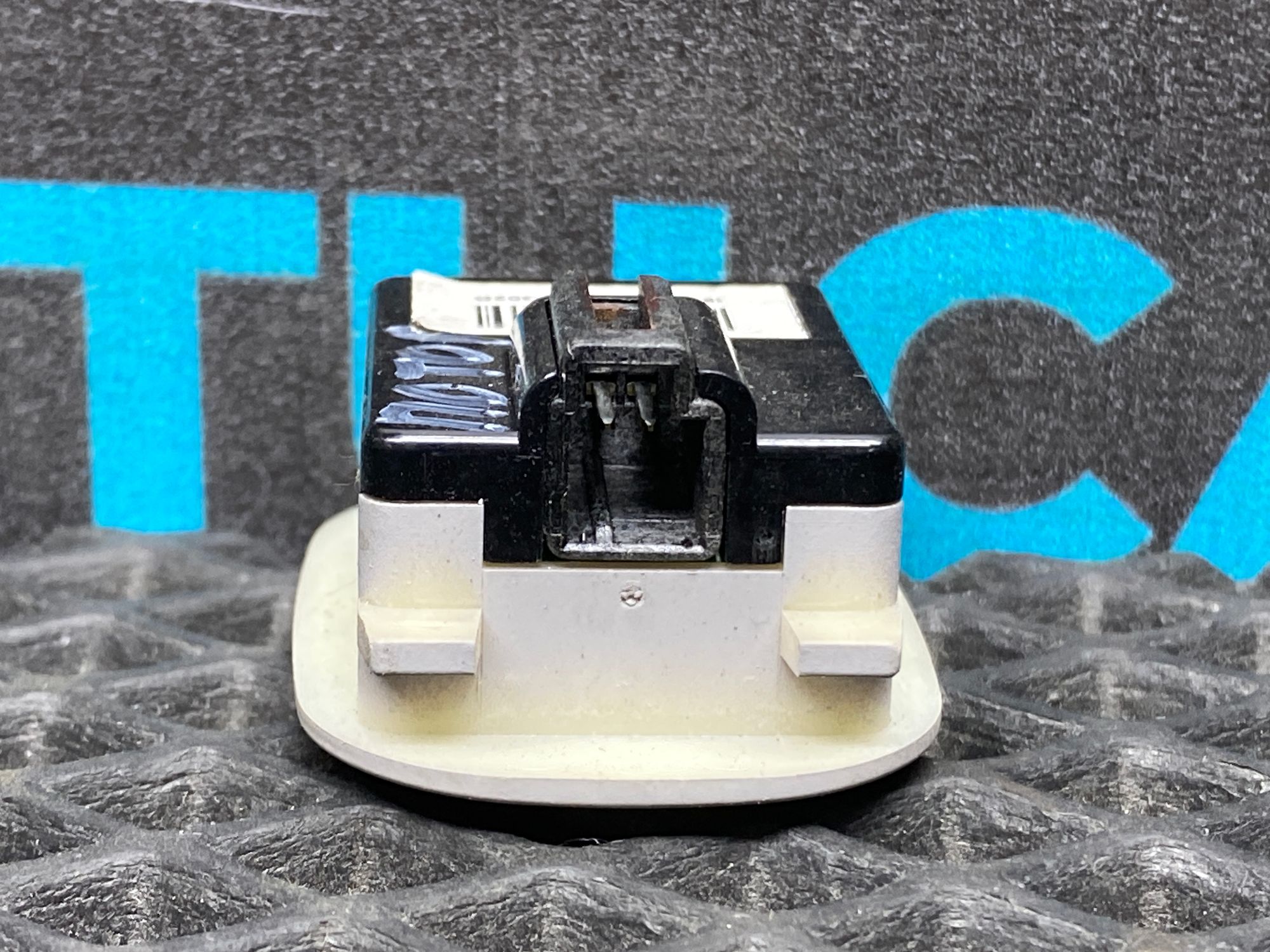 https://ycs.partsauto.market/partsauto-images/thmbs/userImages/c8f07ba63eb5b2f0f6006ea854bf8f7d/part/72c64a78-db42-4ecb-9d99-782d6886a93f_1776932634929.jpg