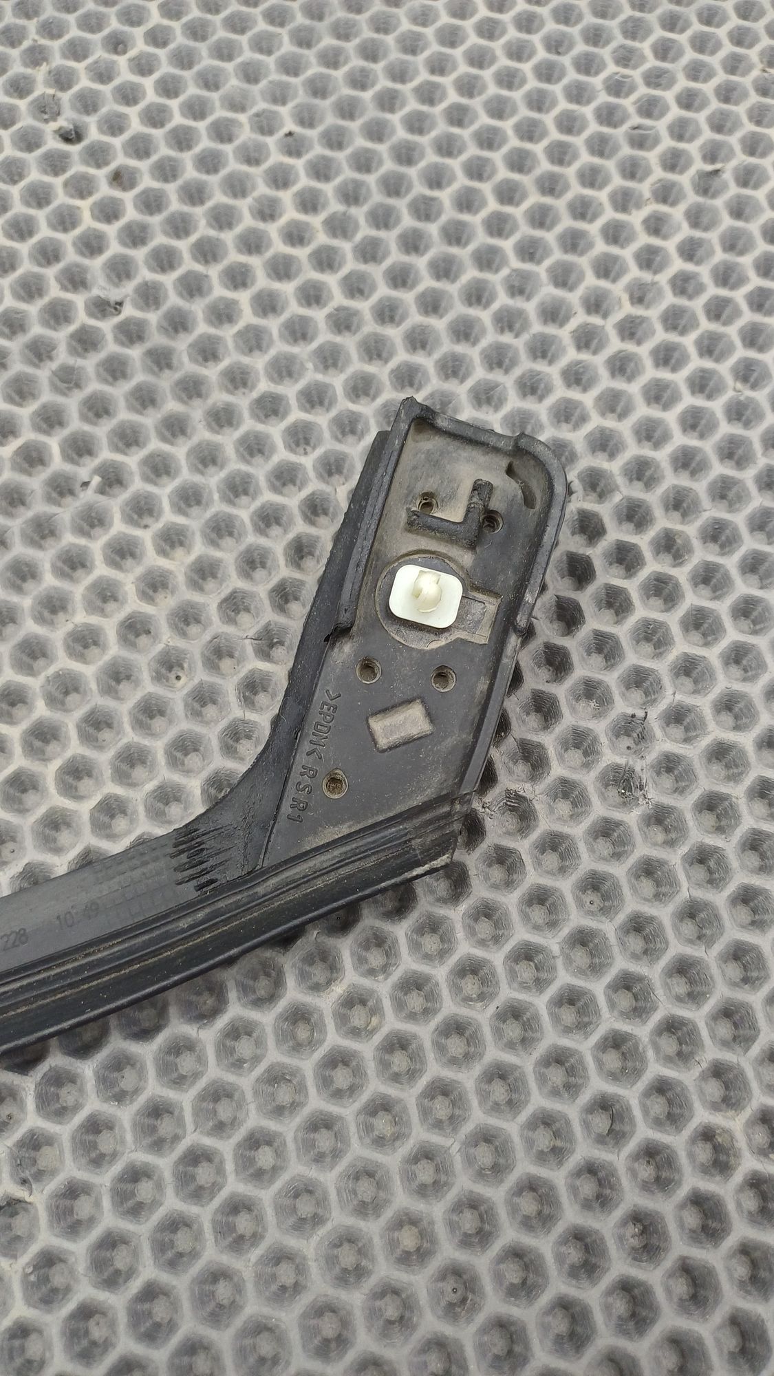 Б/У Уплотнитель стекла внешний задней правой двери Kia Optima 4 JF (G4KJ) 2.4L AT 2019 GT-Line, 790 рублей, Краснодар