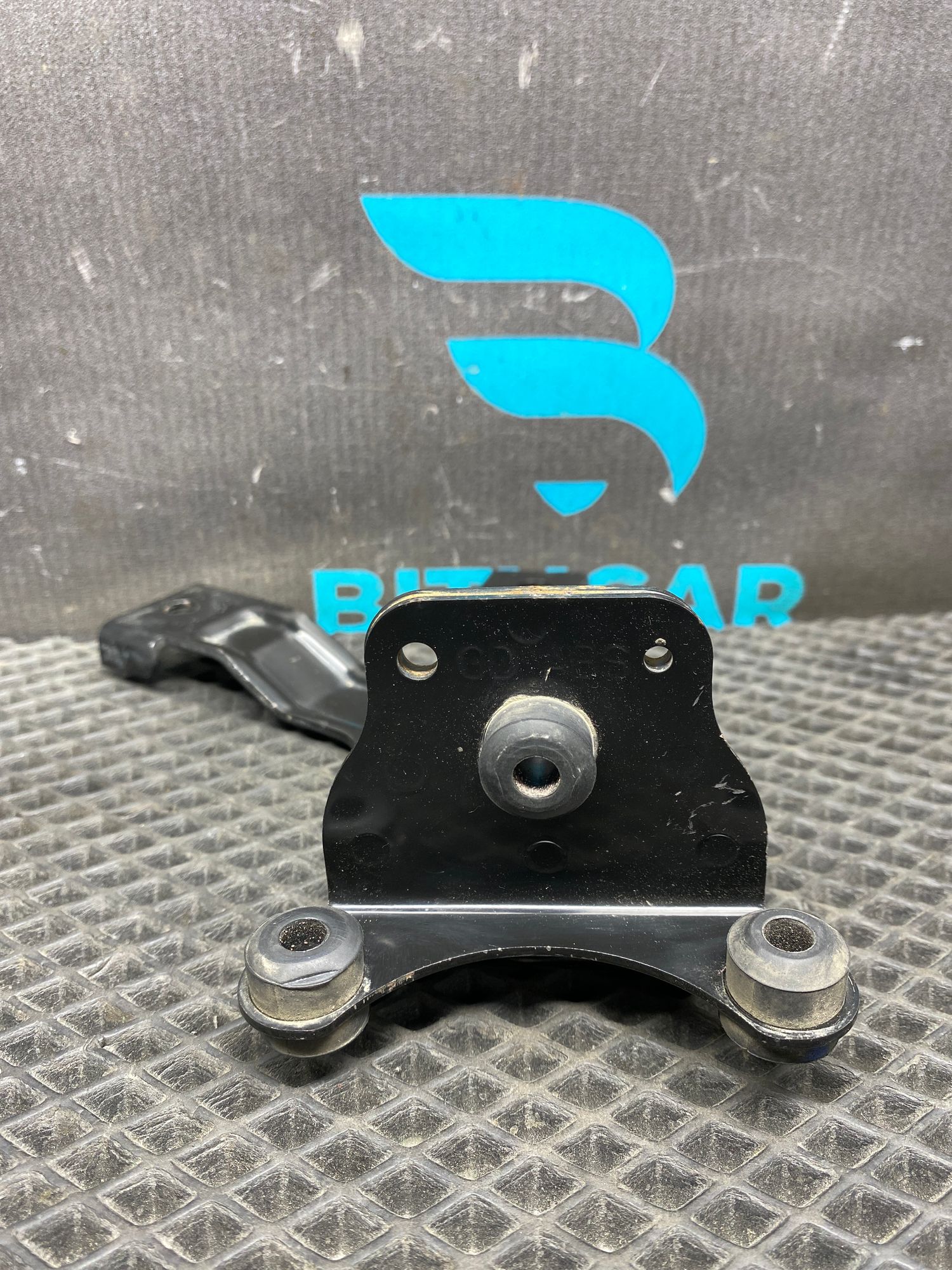 https://ycs.partsauto.market/partsauto-images/thmbs/userImages/c8f07ba63eb5b2f0f6006ea854bf8f7d/part/734a1402-fc43-416e-805a-169378703a05_1777551963395.jpg
