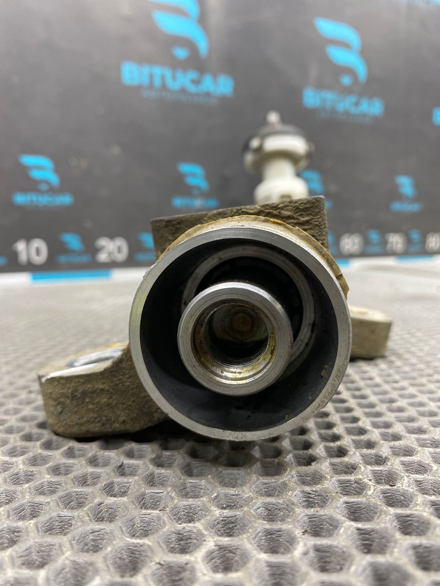 https://ycs.partsauto.market/partsauto-images/thmbs/userImages/c8f07ba63eb5b2f0f6006ea854bf8f7d/part/7491c653-760d-467e-8a67-7f06a40dfdc5_1777299006177.jpg