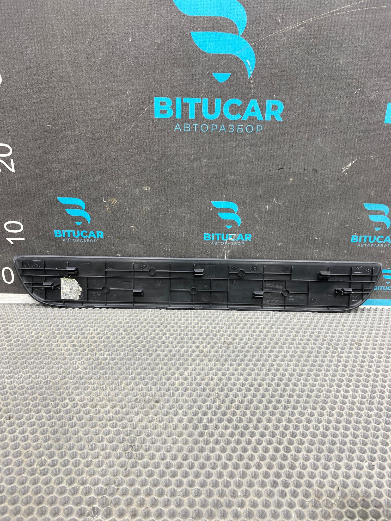 https://ycs.partsauto.market/partsauto-images/thmbs/userImages/c8f07ba63eb5b2f0f6006ea854bf8f7d/part/74c17dc4-a25a-4264-bb3b-e3b9c20dfceb_1777302809692.jpg