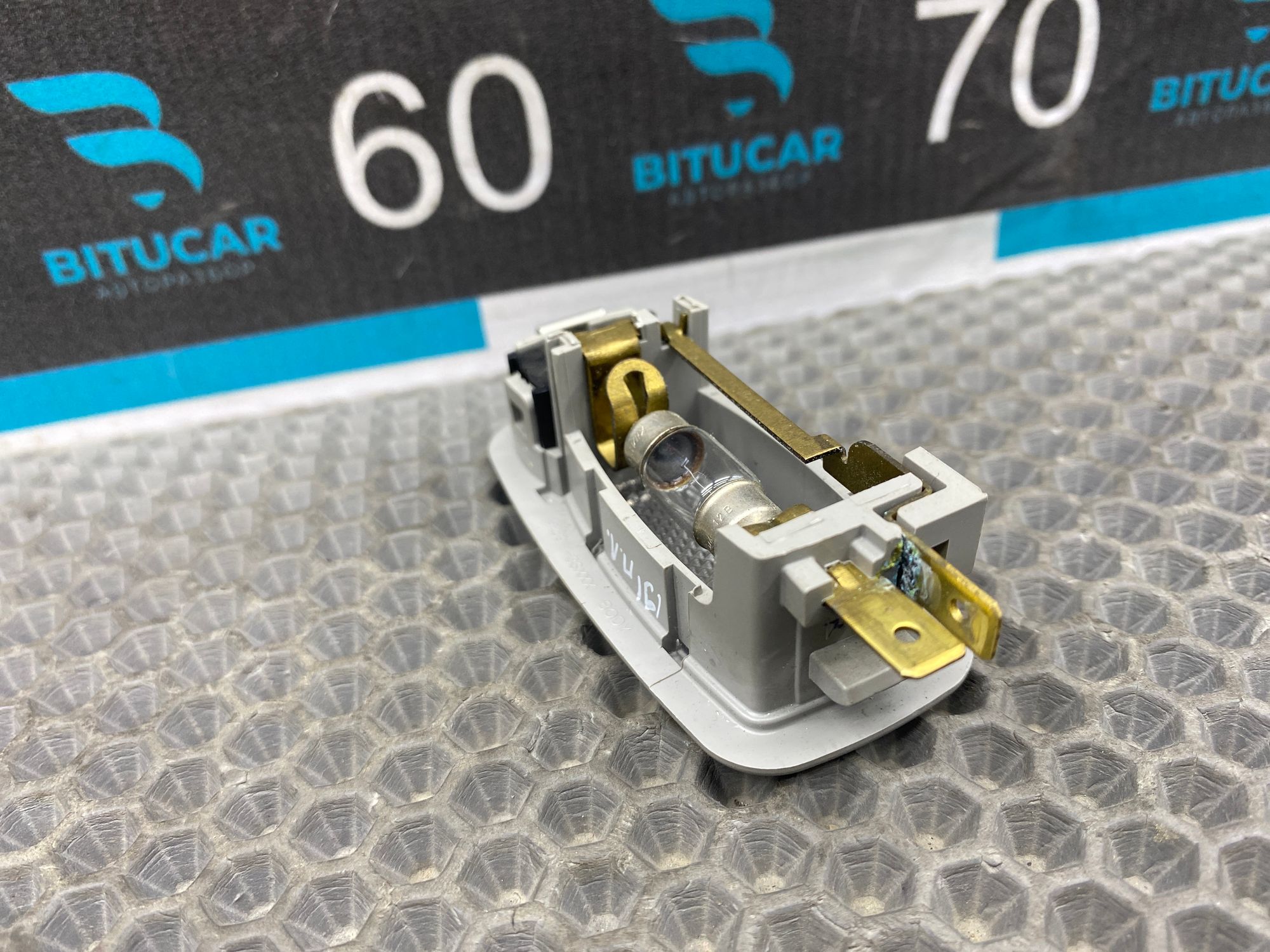 https://ycs.partsauto.market/partsauto-images/thmbs/userImages/c8f07ba63eb5b2f0f6006ea854bf8f7d/part/7502a45a-30bb-4d31-b805-8710c1a1663b_1766573275365.jpg