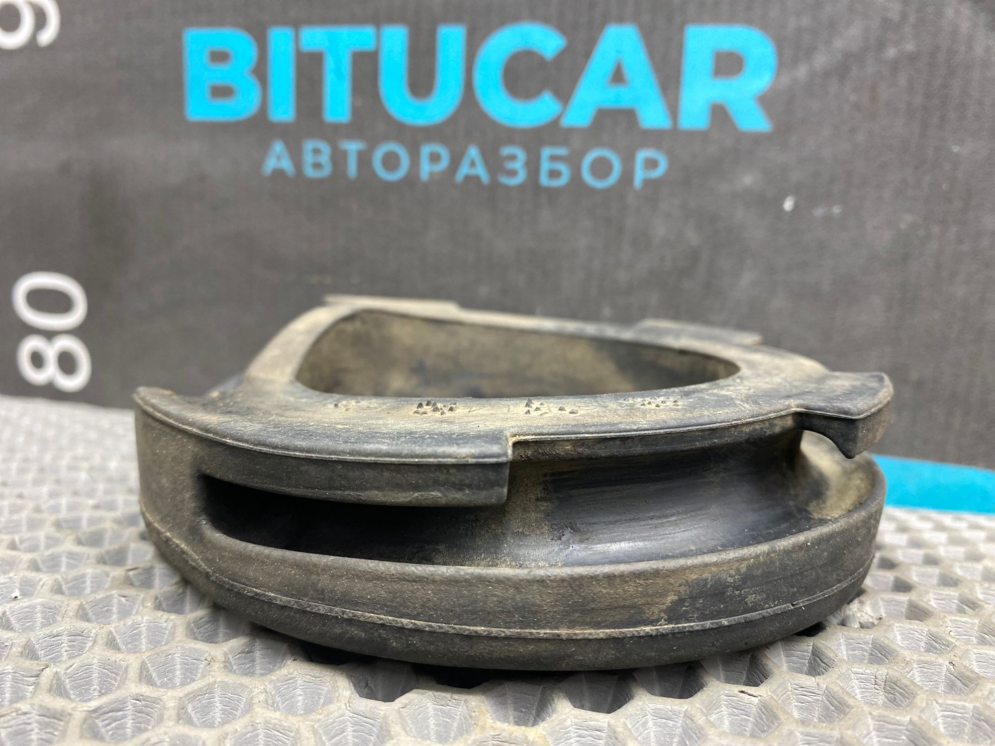 https://ycs.partsauto.market/partsauto-images/thmbs/userImages/c8f07ba63eb5b2f0f6006ea854bf8f7d/part/750c015a-ad4a-4bff-ade9-9158b5e875e1_1776585141281.jpg