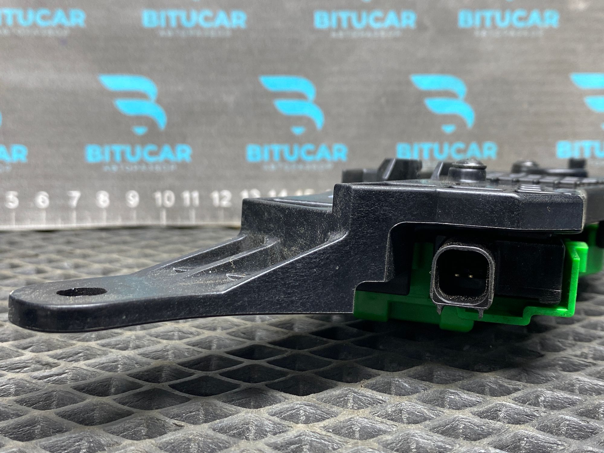 https://ycs.partsauto.market/partsauto-images/thmbs/userImages/c8f07ba63eb5b2f0f6006ea854bf8f7d/part/752f850b-e32b-4dac-b0e8-c2149af847dc_1777454133996.jpg