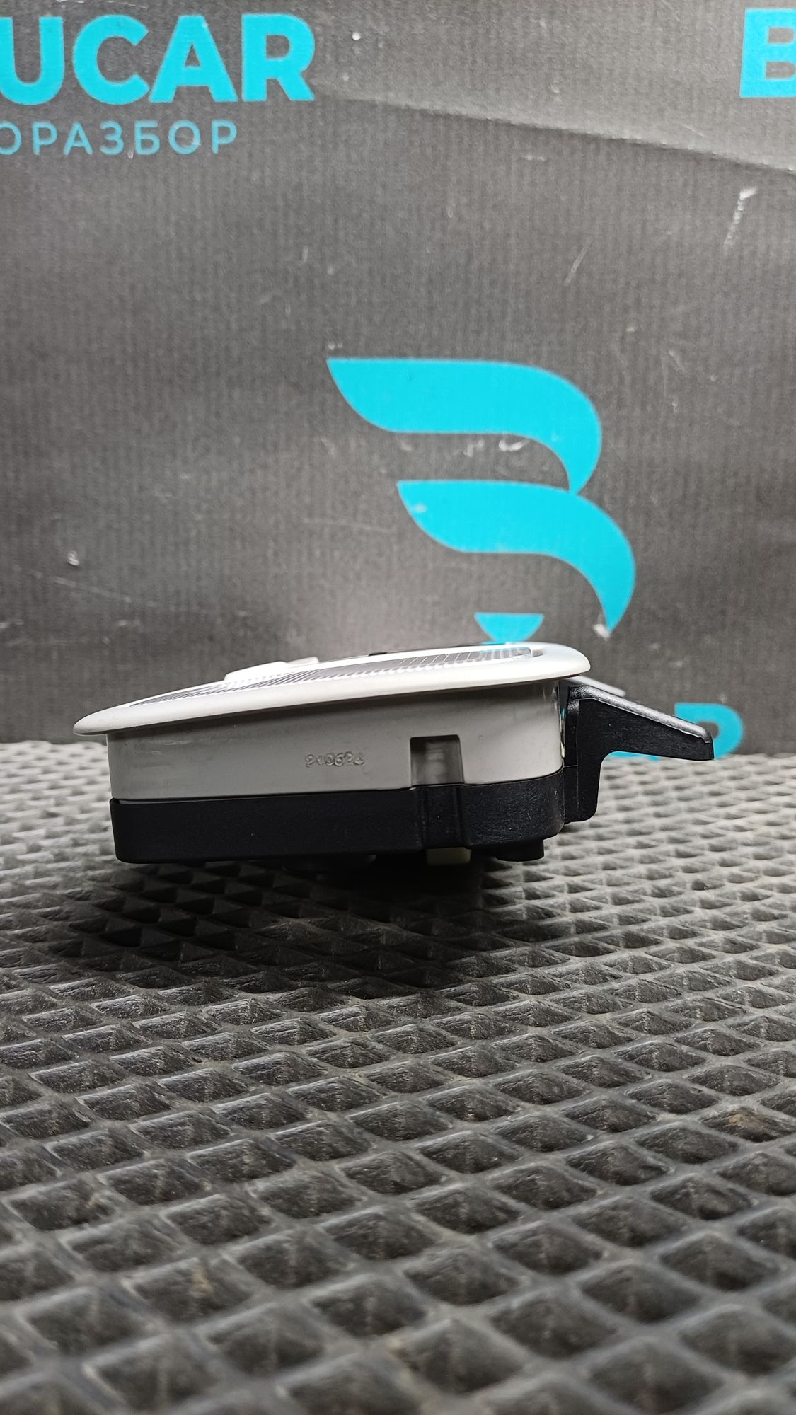 Б/У Плафон освещения салона центральный Kia Rio 4 (G4FG) 1.6L AT 2021, 1990 рублей, Краснодар