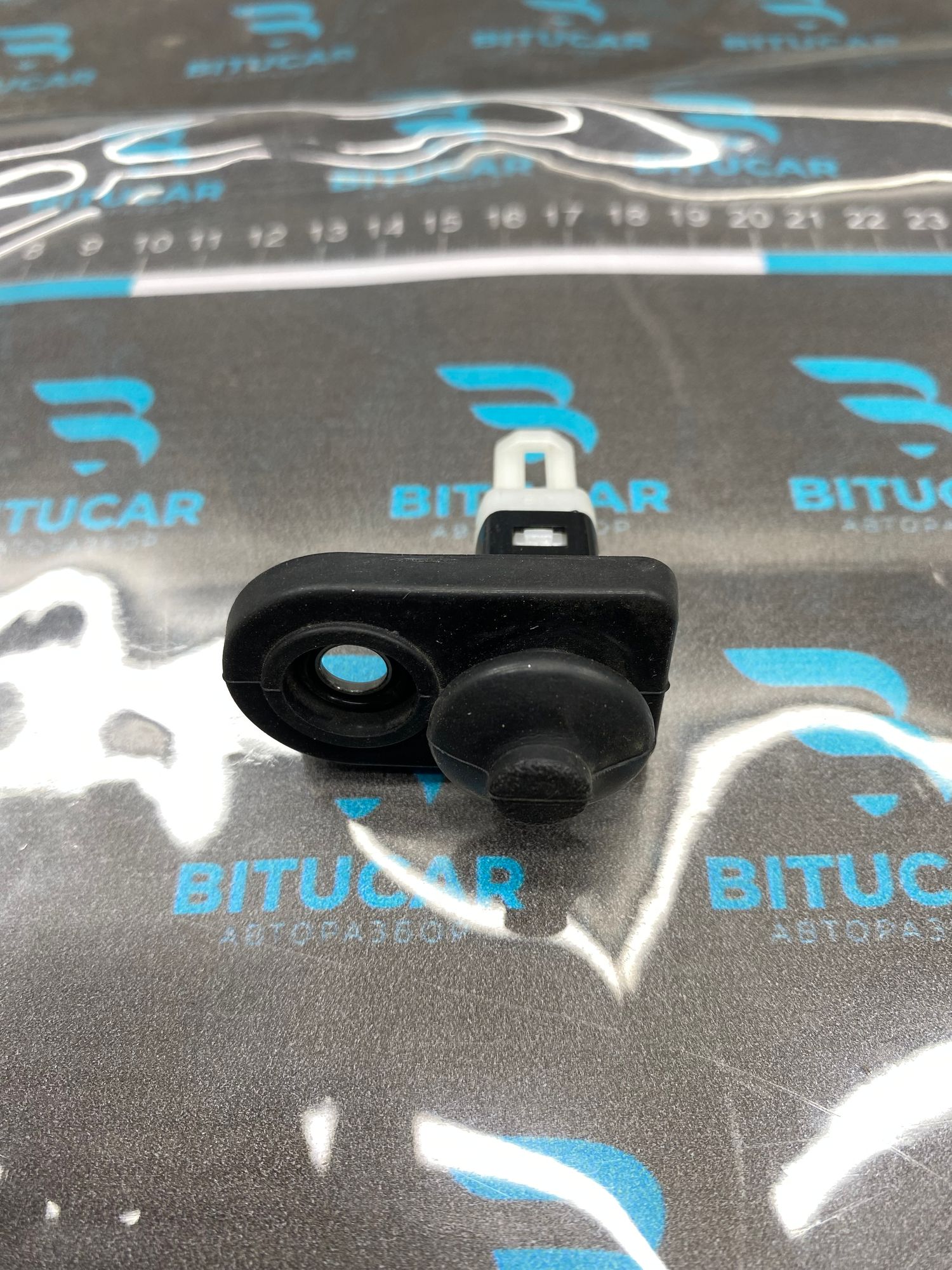 https://ycs.partsauto.market/partsauto-images/thmbs/userImages/c8f07ba63eb5b2f0f6006ea854bf8f7d/part/75661046-d30c-477f-9b83-26fa8ab3edfa_1770118509062.jpg