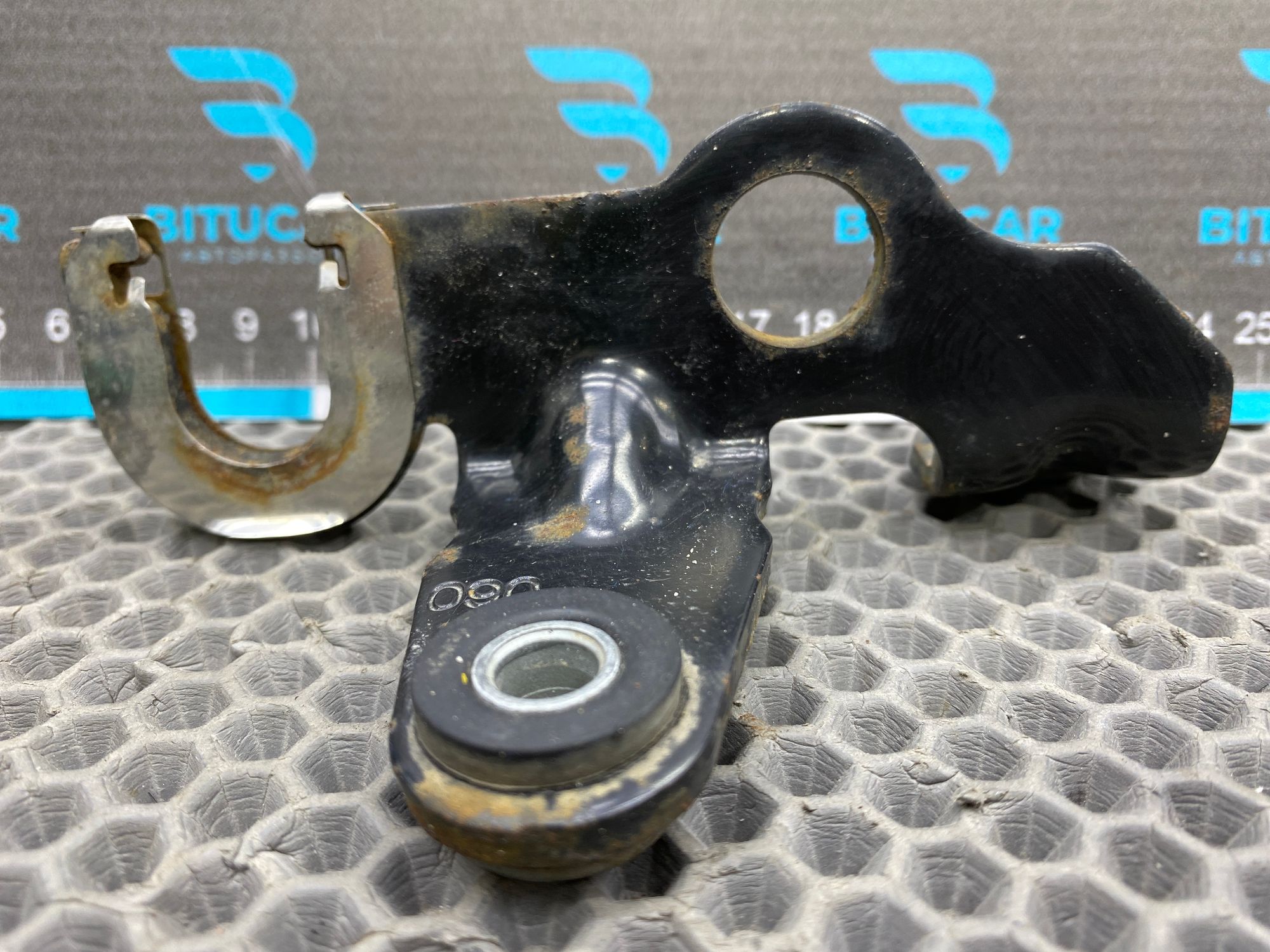 https://ycs.partsauto.market/partsauto-images/thmbs/userImages/c8f07ba63eb5b2f0f6006ea854bf8f7d/part/764a1ced-0510-4b1b-915c-2d974a0dba7e_1777817205580.jpg