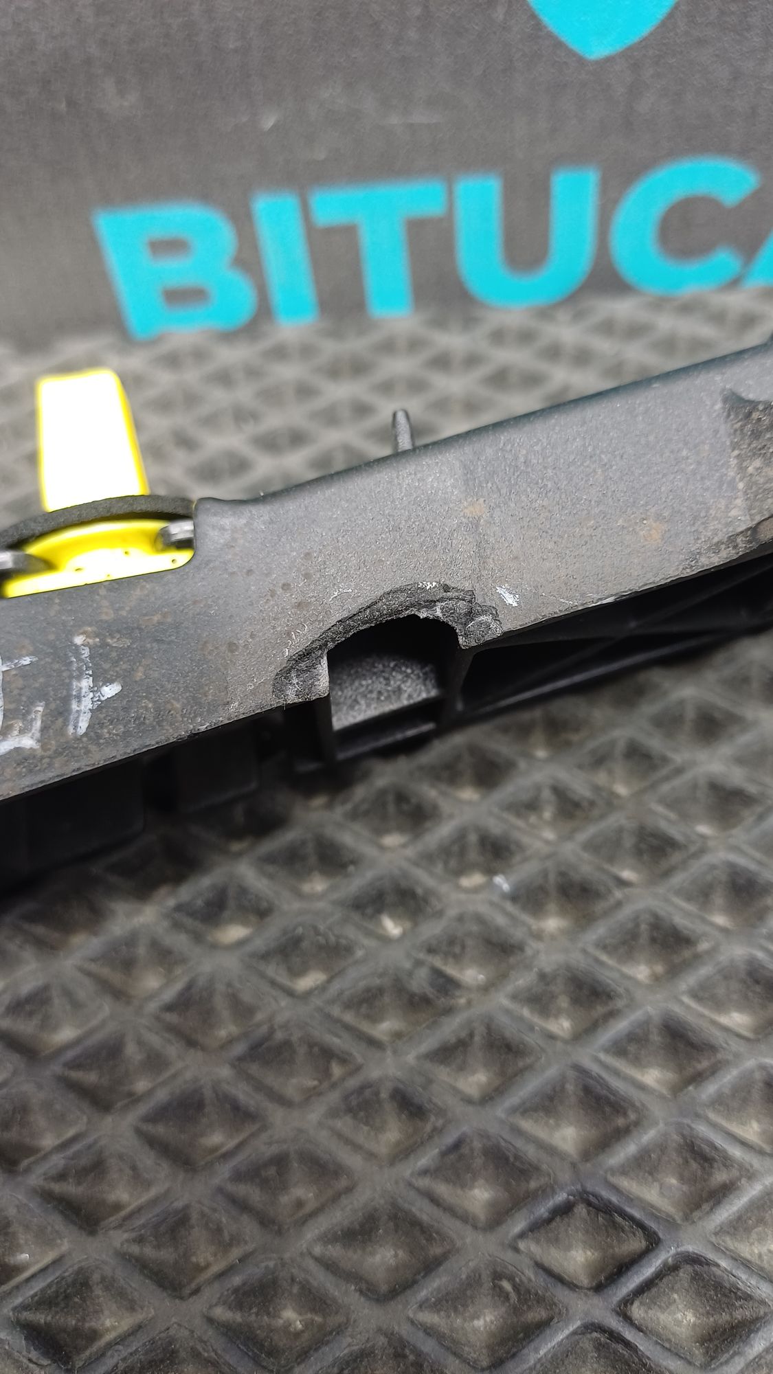 https://ycs.partsauto.market/partsauto-images/thmbs/userImages/c8f07ba63eb5b2f0f6006ea854bf8f7d/part/770c17cc-c595-42cd-9252-f37cc01671be_1776868752657.jpg