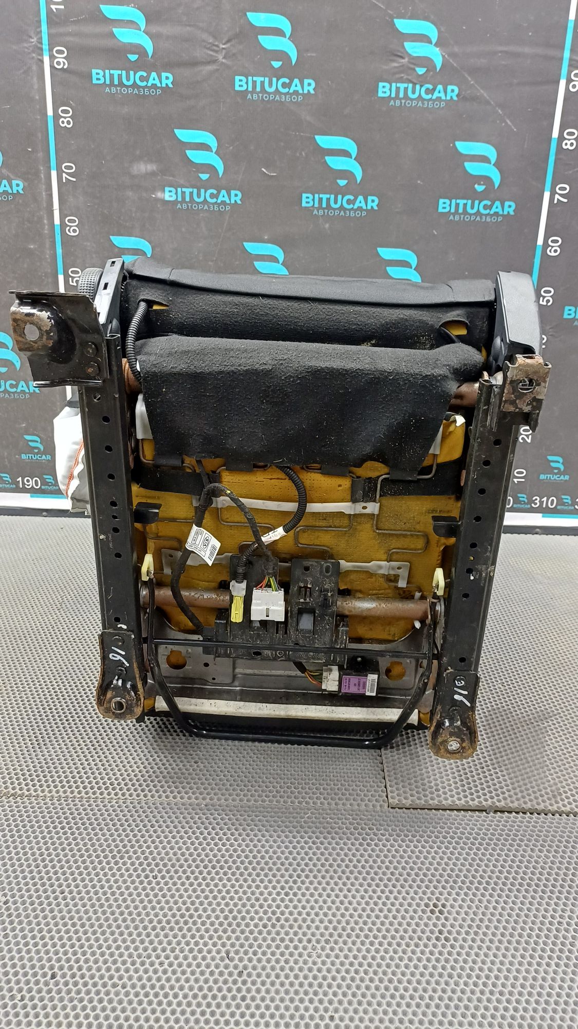 Б/У Сидение переднее левое Kia Ceed 2 JD (G4FG) 1.6L MT 2015 Хэтчбек, 4490 рублей, Краснодар