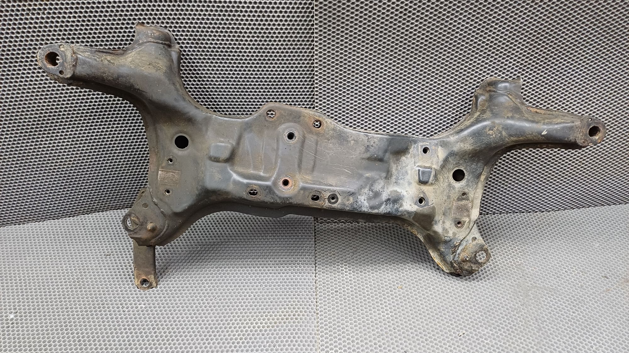 Б/У Подрамник передний Toyota CARINA E 6 дорест. 1992—1996 1994 Зеленый, 3990 рублей, Краснодар