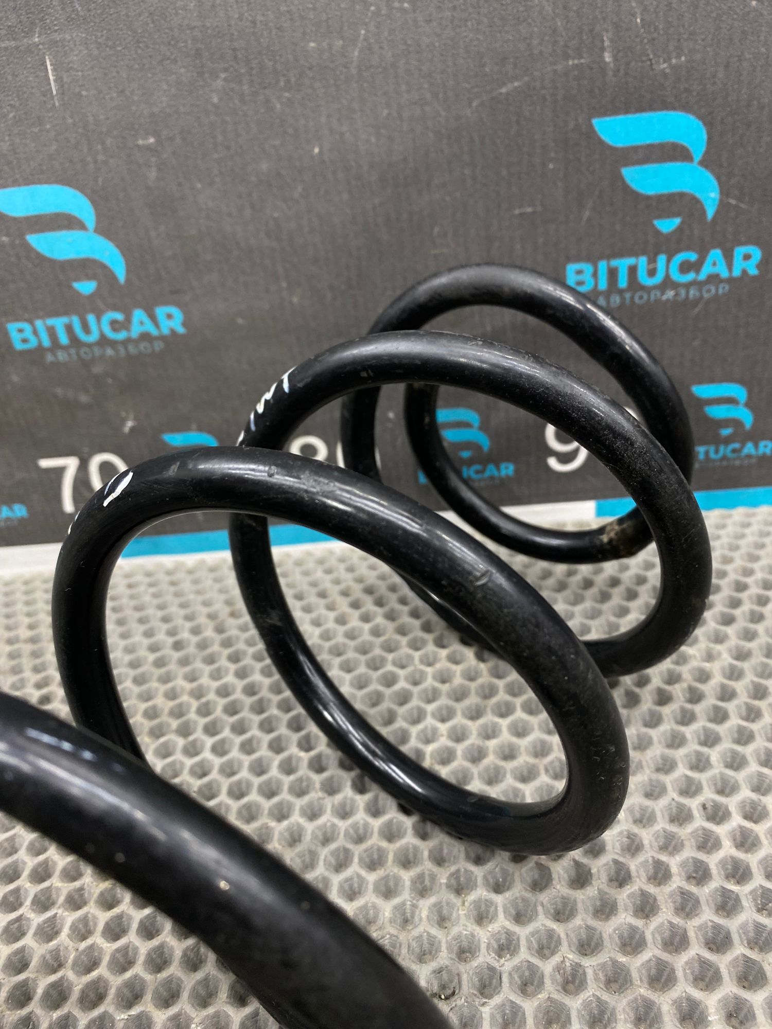 https://ycs.partsauto.market/partsauto-images/thmbs/userImages/c8f07ba63eb5b2f0f6006ea854bf8f7d/part/77728634-fec3-438d-b32a-6029a7853c5a_1771337213488.jpg