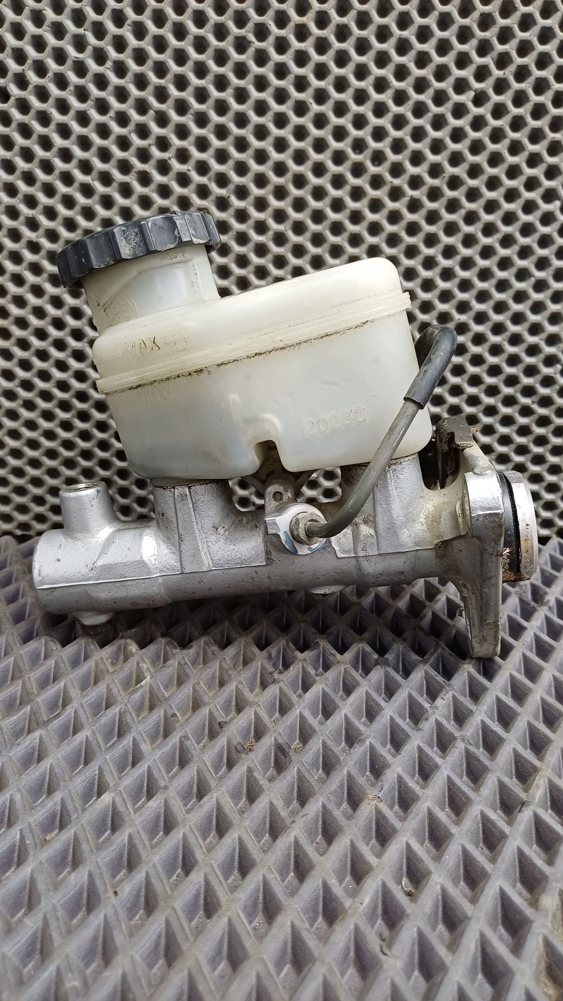 Б/У Цилиндр тормозной главный с бачком Toyota CARINA E 6 дорест. 1992—1996 1994 Зеленый, 1990 рублей, Краснодар