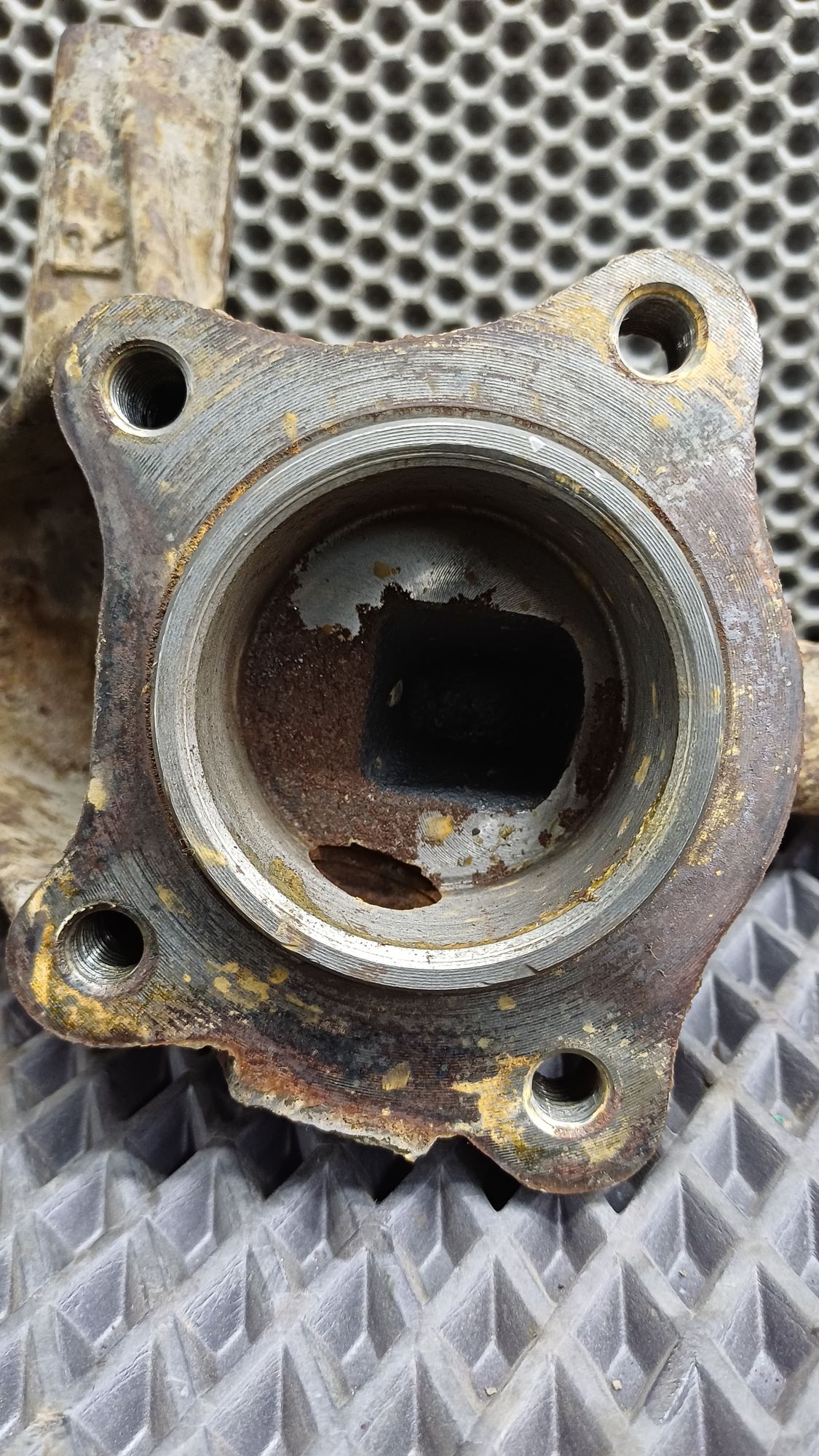 Б/У Поворотный кулак задний правый Toyota CARINA E 6 дорест. 1992—1996 1994 Зеленый, 1990 рублей, Краснодар