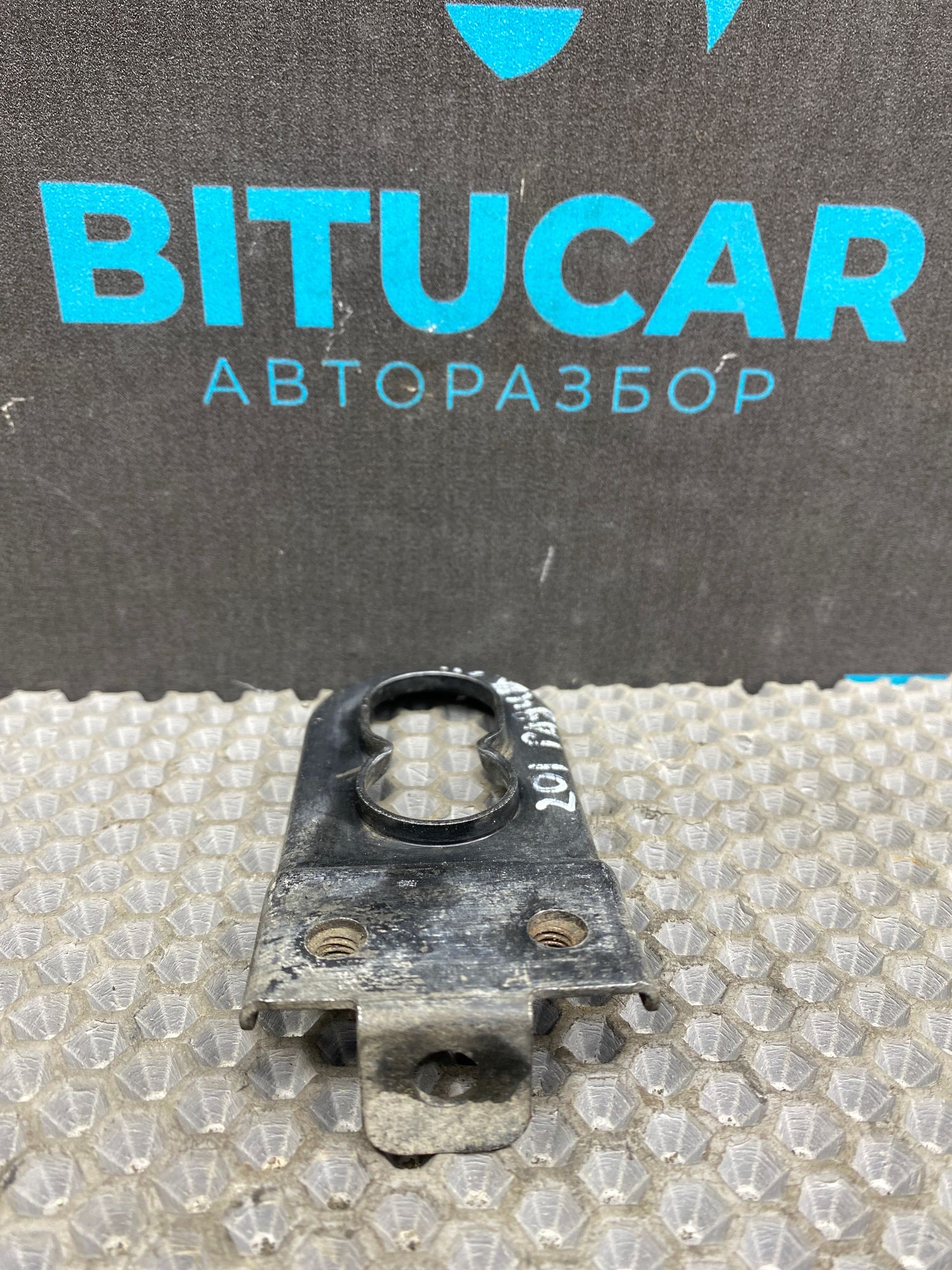https://ycs.partsauto.market/partsauto-images/thmbs/userImages/c8f07ba63eb5b2f0f6006ea854bf8f7d/part/78dddc33-e894-4fc8-a9c0-9e9498ebfd90_1776522812465.jpg