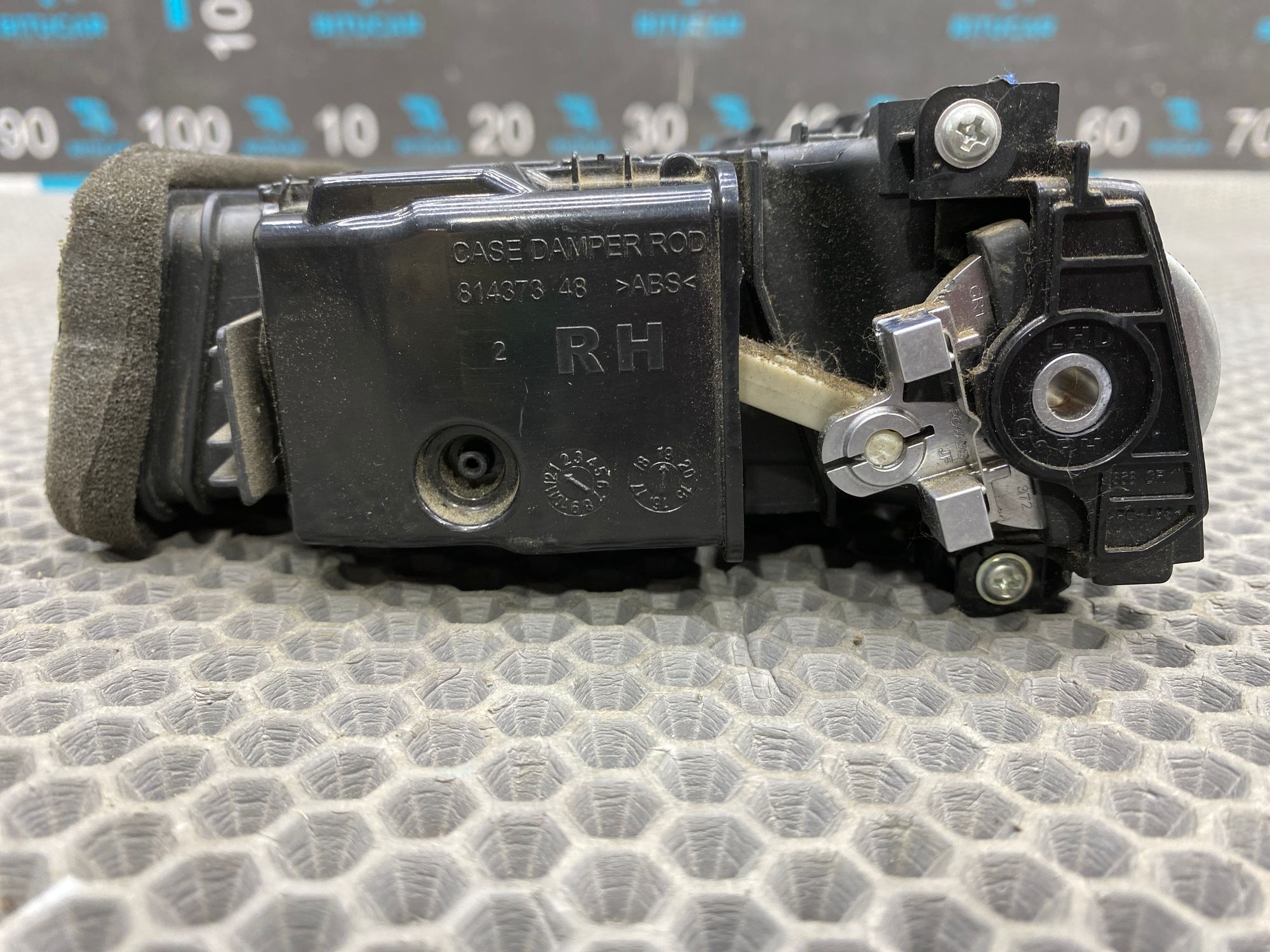 https://ycs.partsauto.market/partsauto-images/thmbs/userImages/c8f07ba63eb5b2f0f6006ea854bf8f7d/part/794f6df4-b3b5-463f-abd8-d8dc37f86a0f_1777647881070.jpg