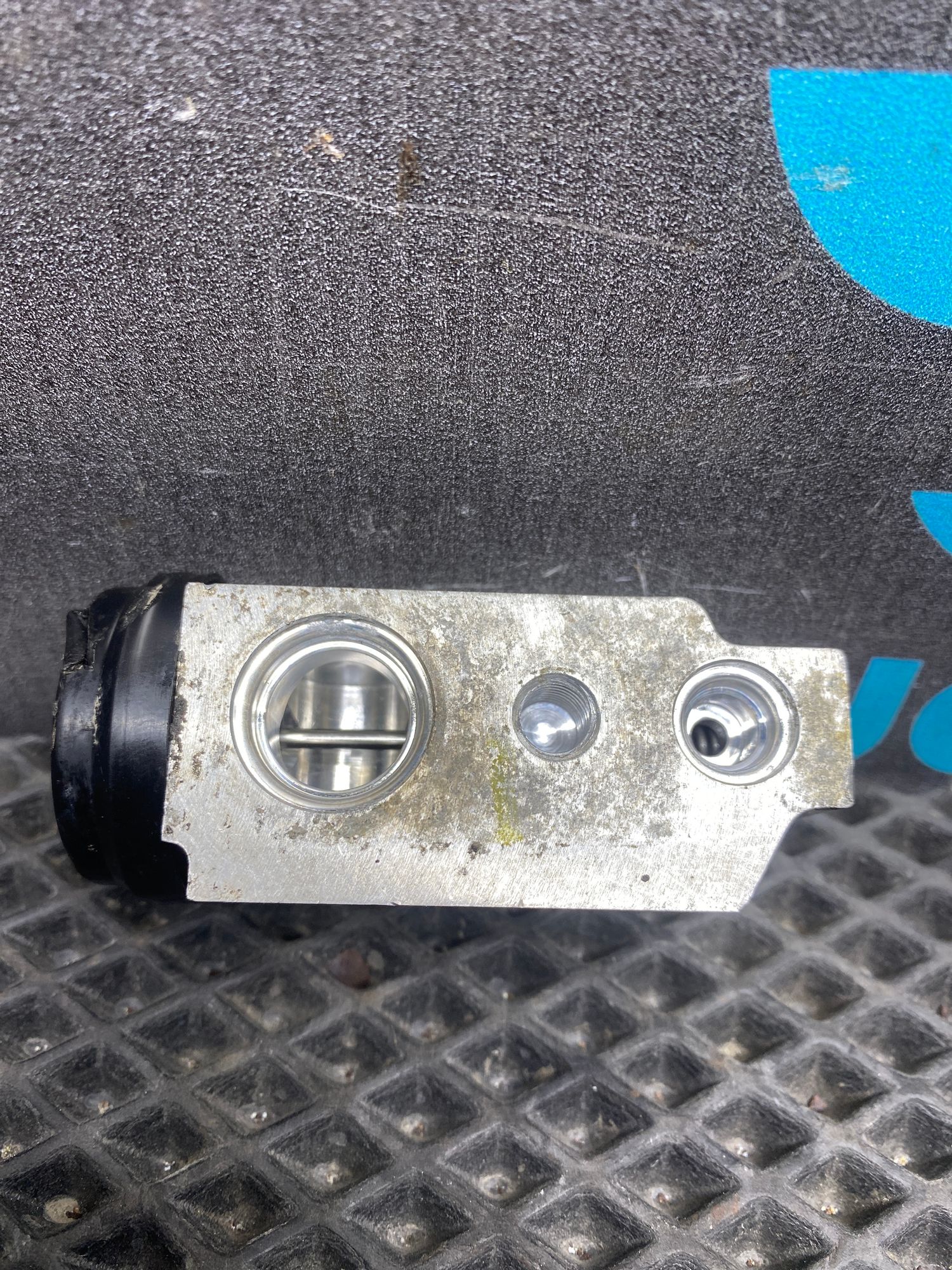 https://ycs.partsauto.market/partsauto-images/thmbs/userImages/c8f07ba63eb5b2f0f6006ea854bf8f7d/part/7a45fe9a-cc47-42c2-8a38-2060cfa34a30_1777114749581.jpg