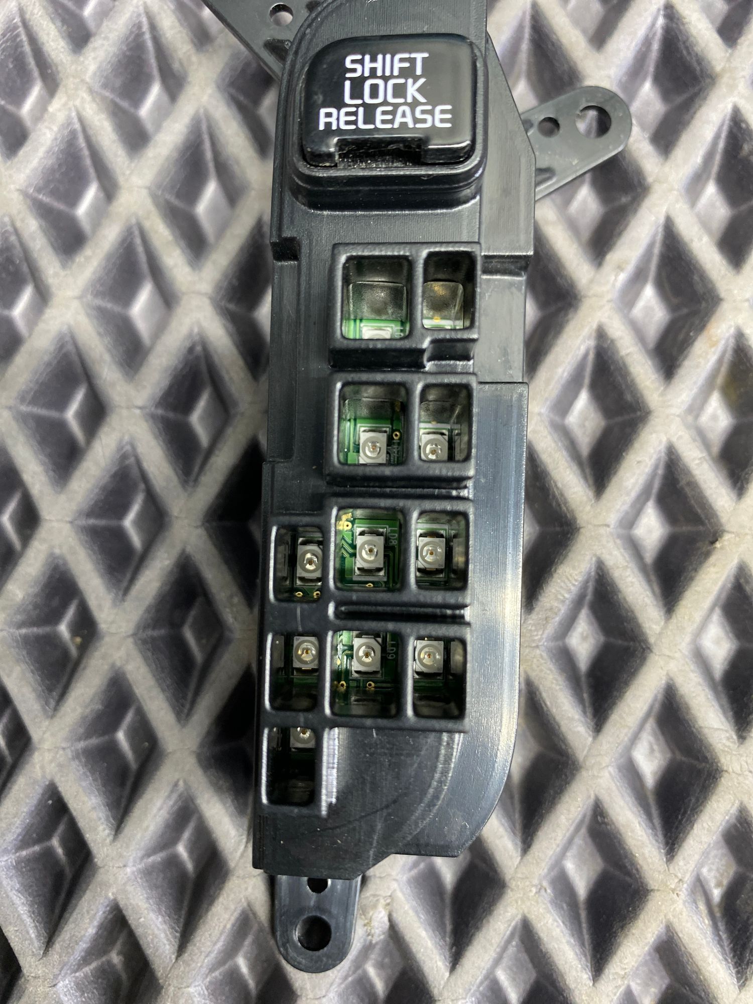 Б/У Индикатор подсветки селектора АКПП Kia Optima 4 JF (G4KJ) 2.4L AT 2019 GT-Line, 1490 рублей, Краснодар