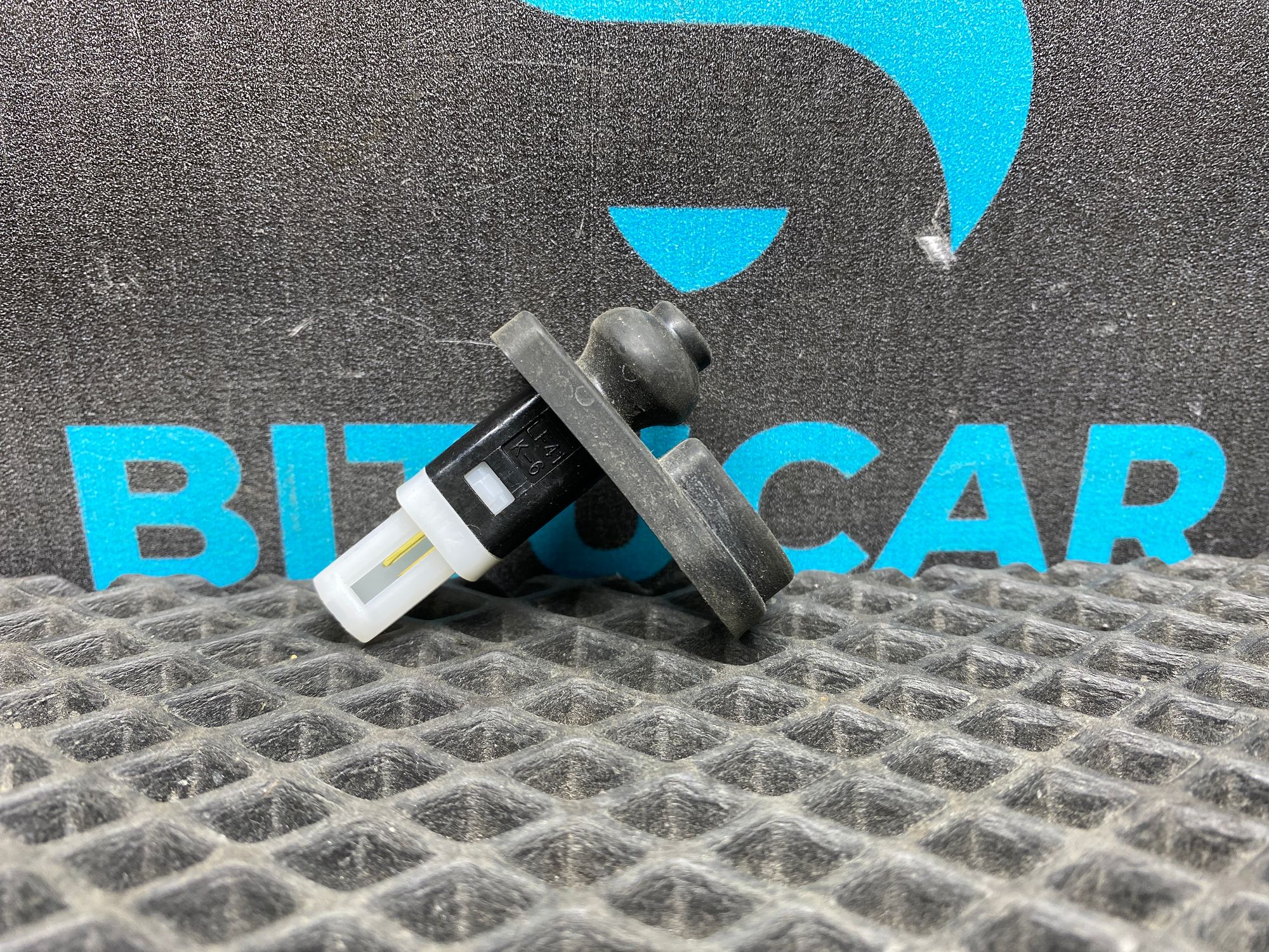 https://ycs.partsauto.market/partsauto-images/thmbs/userImages/c8f07ba63eb5b2f0f6006ea854bf8f7d/part/7a7ffbf3-9e7d-40ed-9ea0-02034117167c_1776945241423.jpg